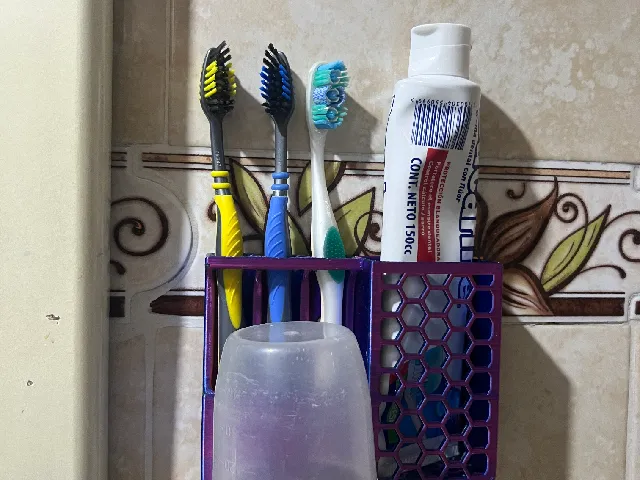 Porta Cepillos y Crema Dental