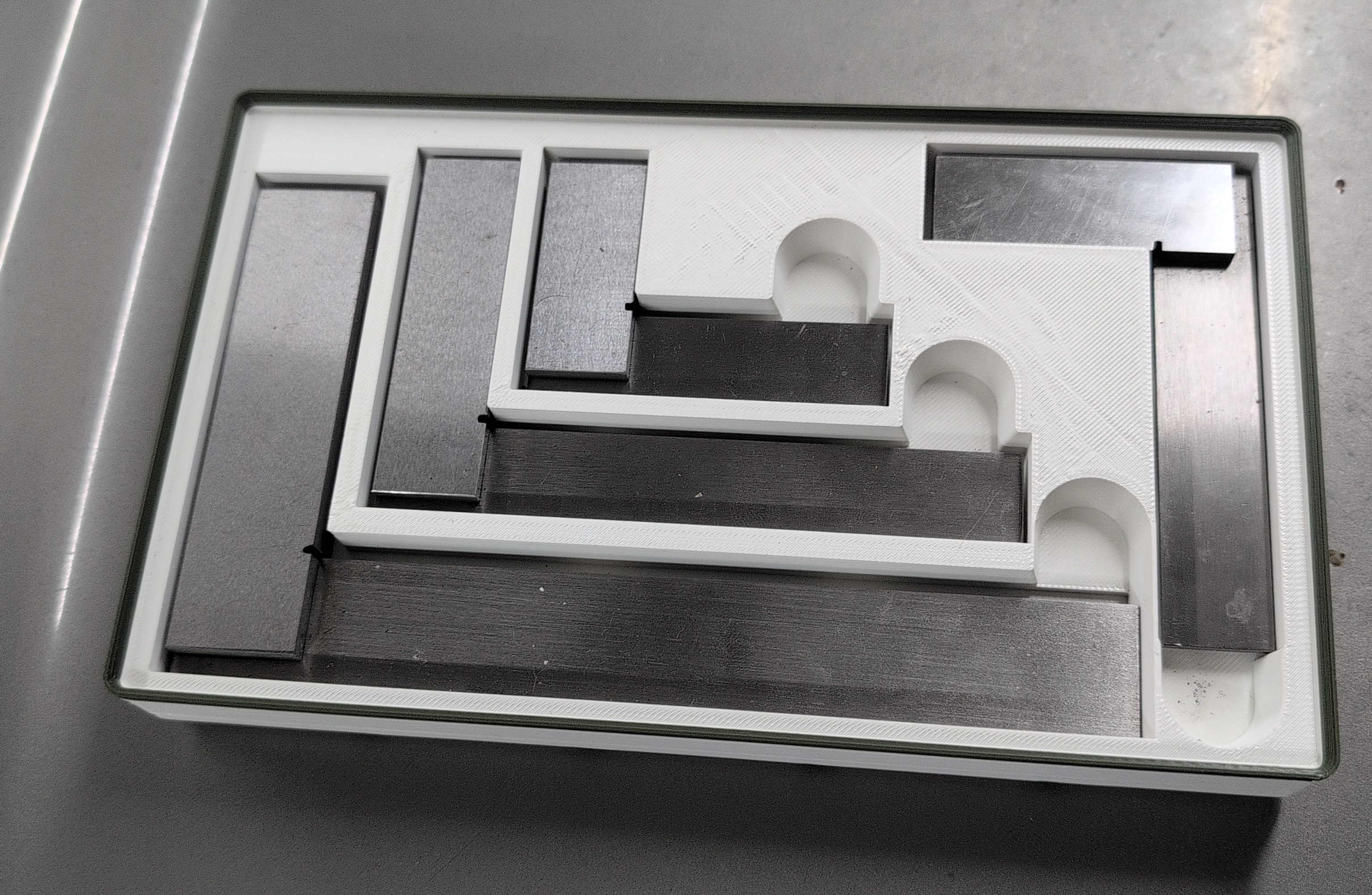 Gridfinity bin for machinist square set