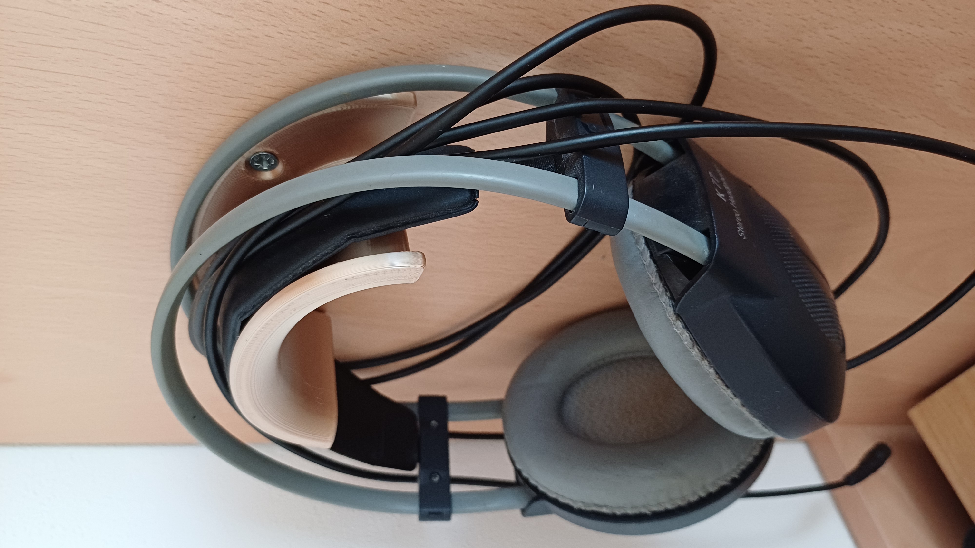 Headphones holder / drzak sluchatek