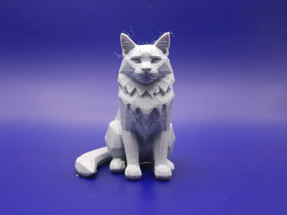 Minimalist Maine Coon figure