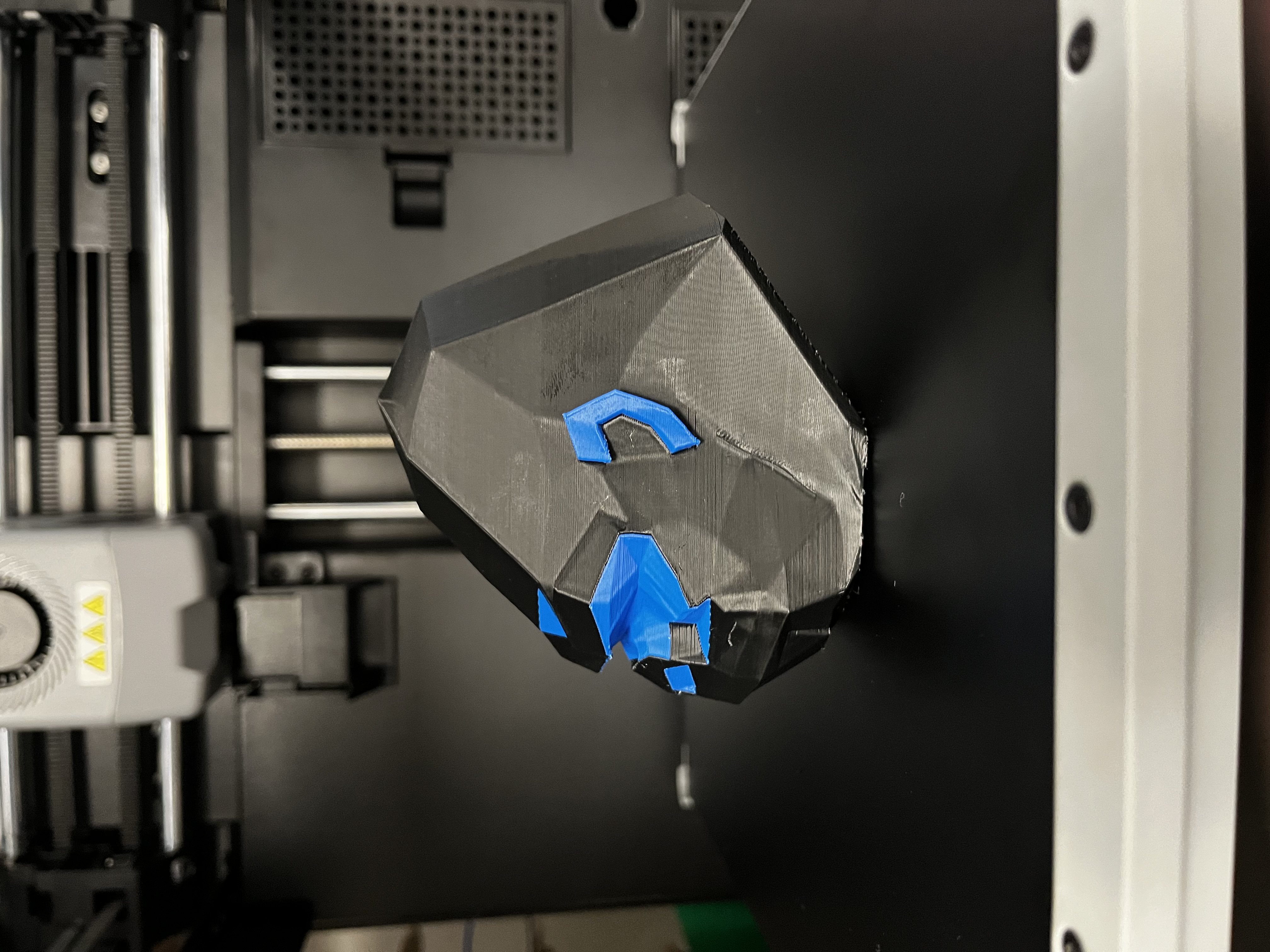 Miniatura 2 do modelo 3D low poly gorilla head