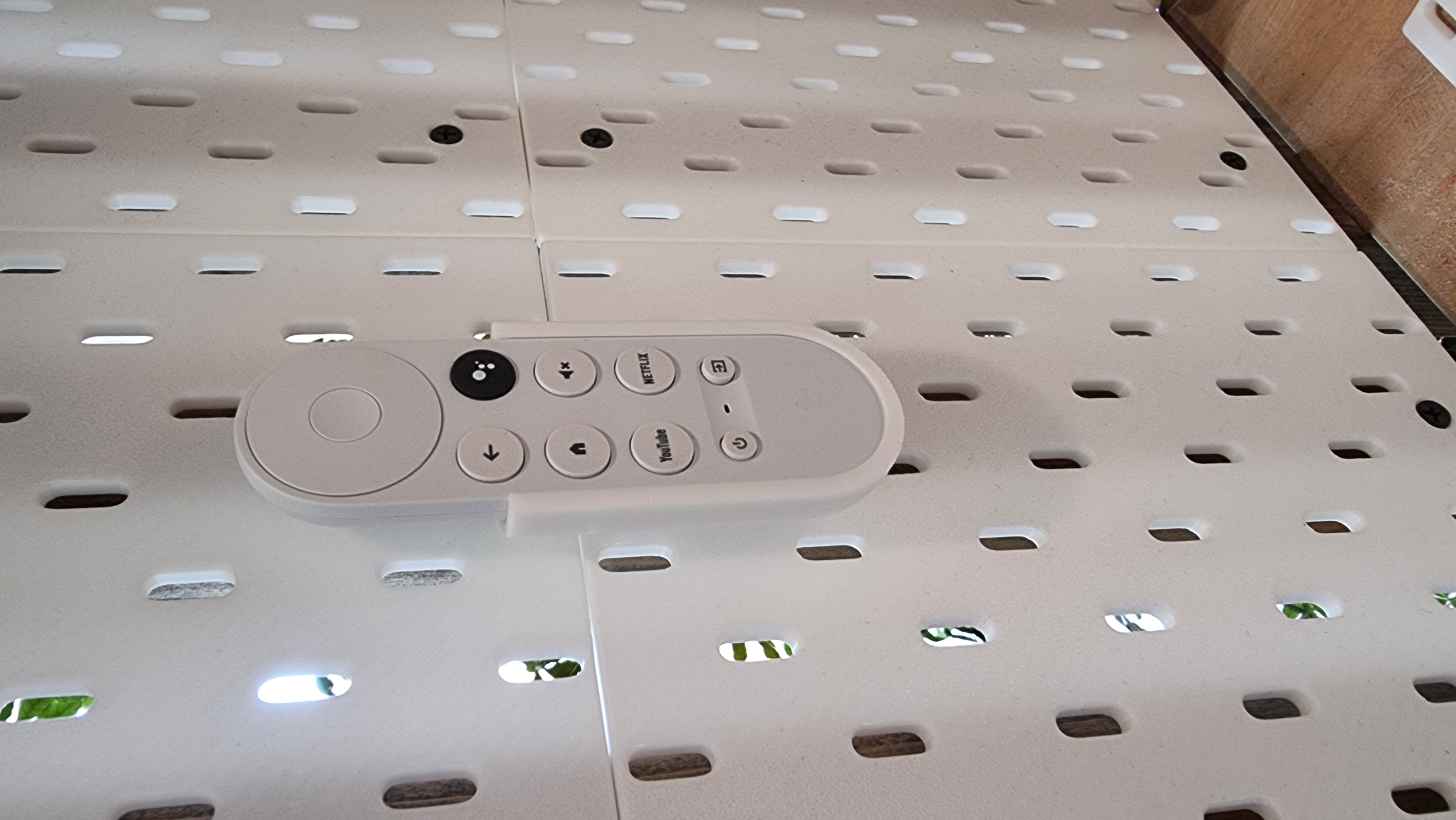 Google-tv remote control holder for Skadis/Skådis