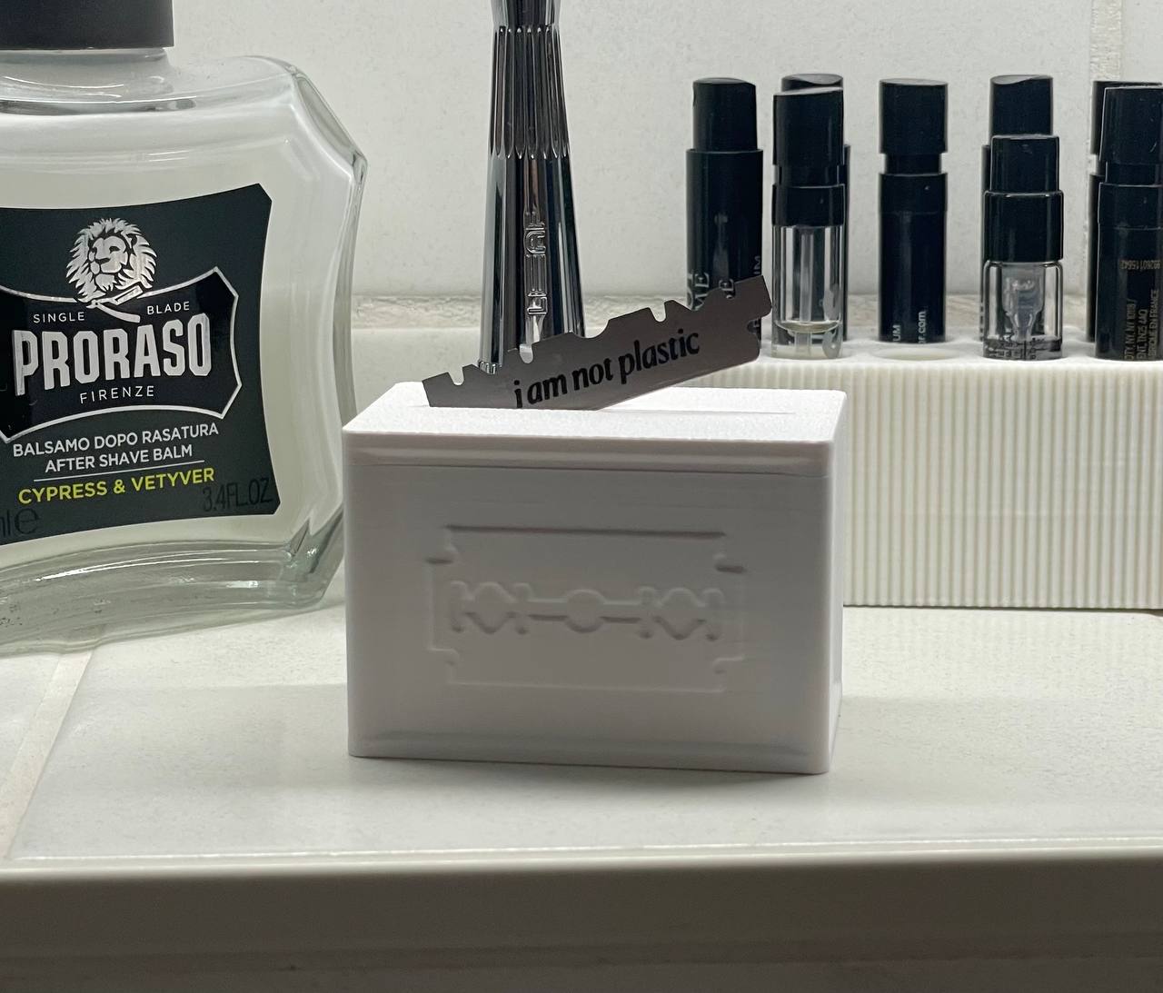 Razor Blade Bin for Disposal | Rasierklingen-Entsorgungsbox, Klingenbox