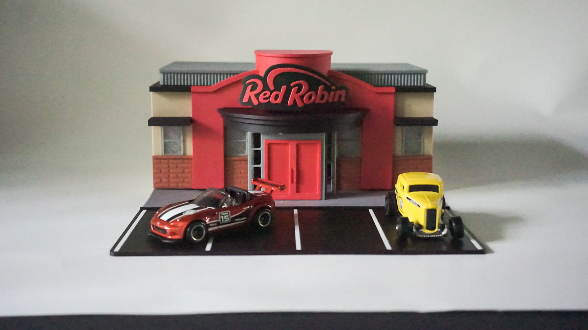 Red Robin Model Set - (1:64 Scale Diorama) — thumbnail 10