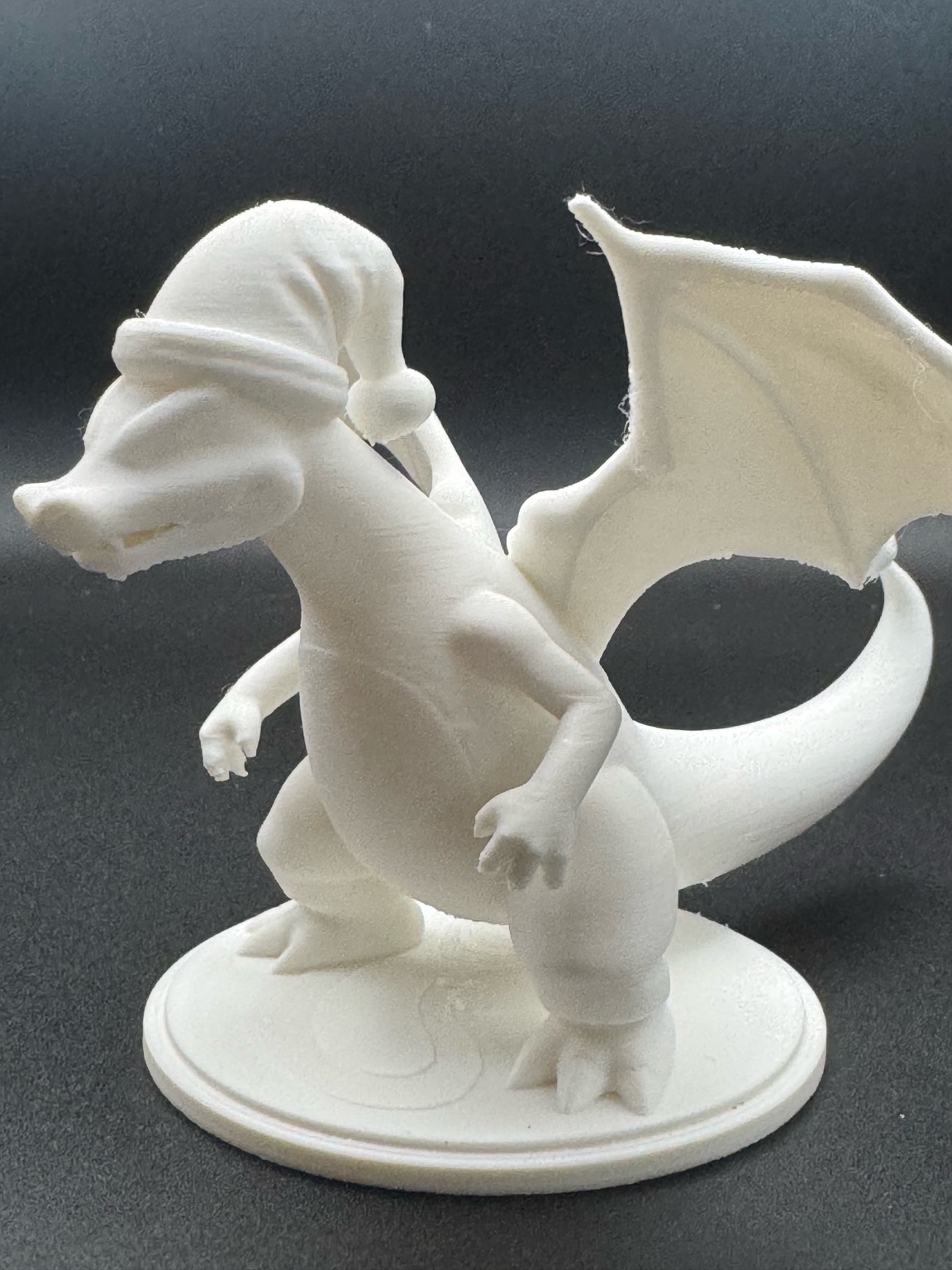 Charizard natalizio con basetta — miniatura 2