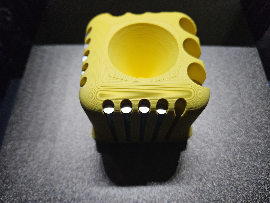 Magnet Holder with Top