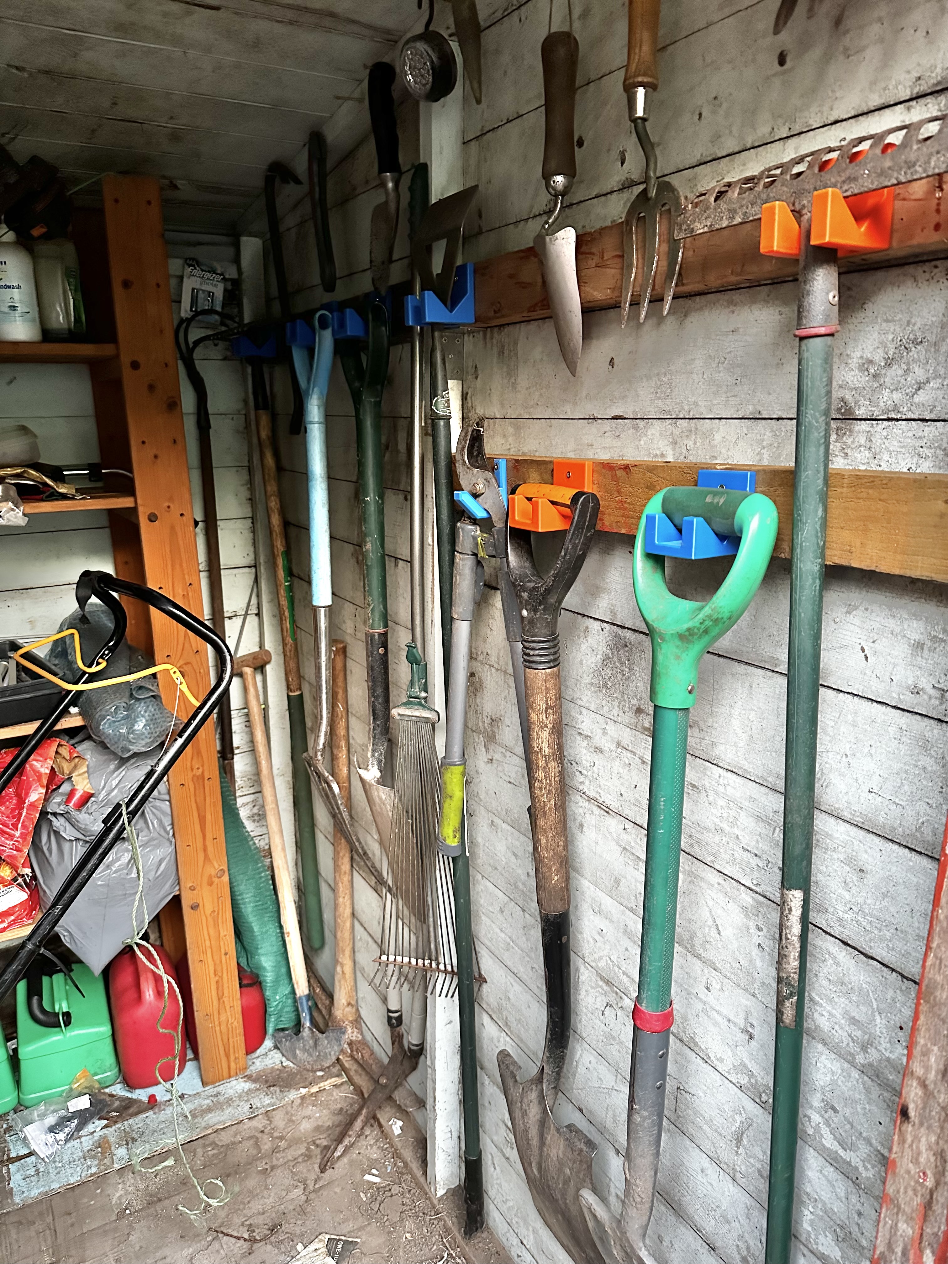 Neo-brutalist tool hooks