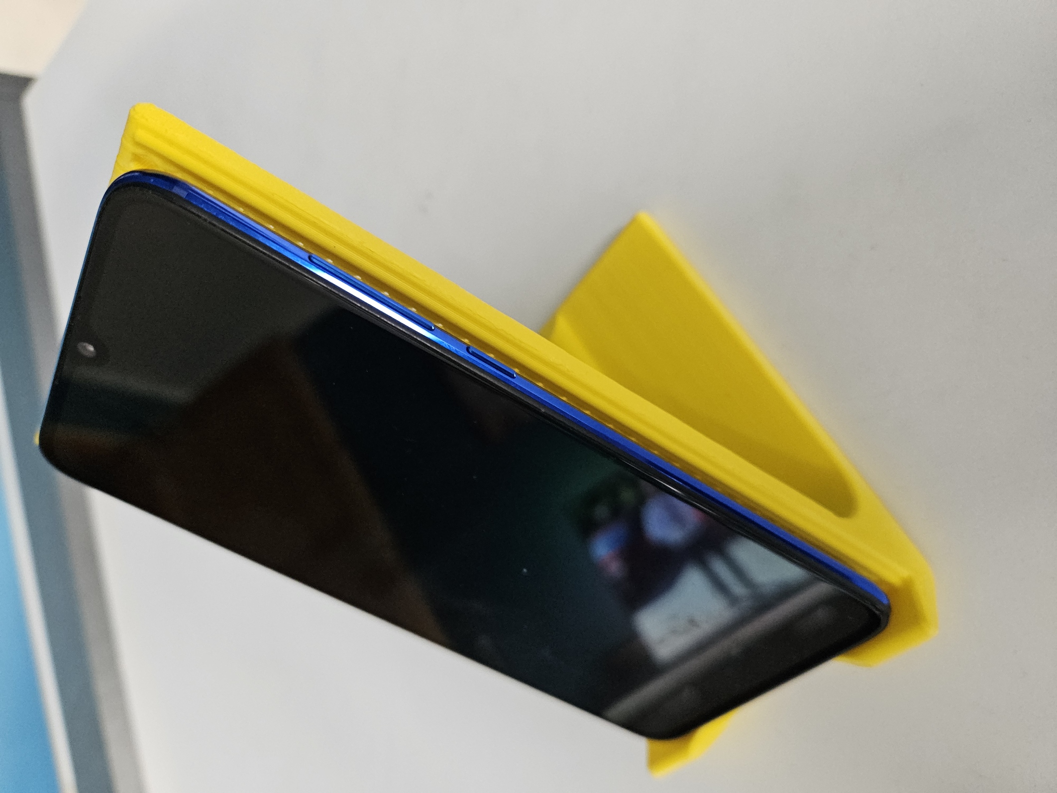 Hexagon phone holder