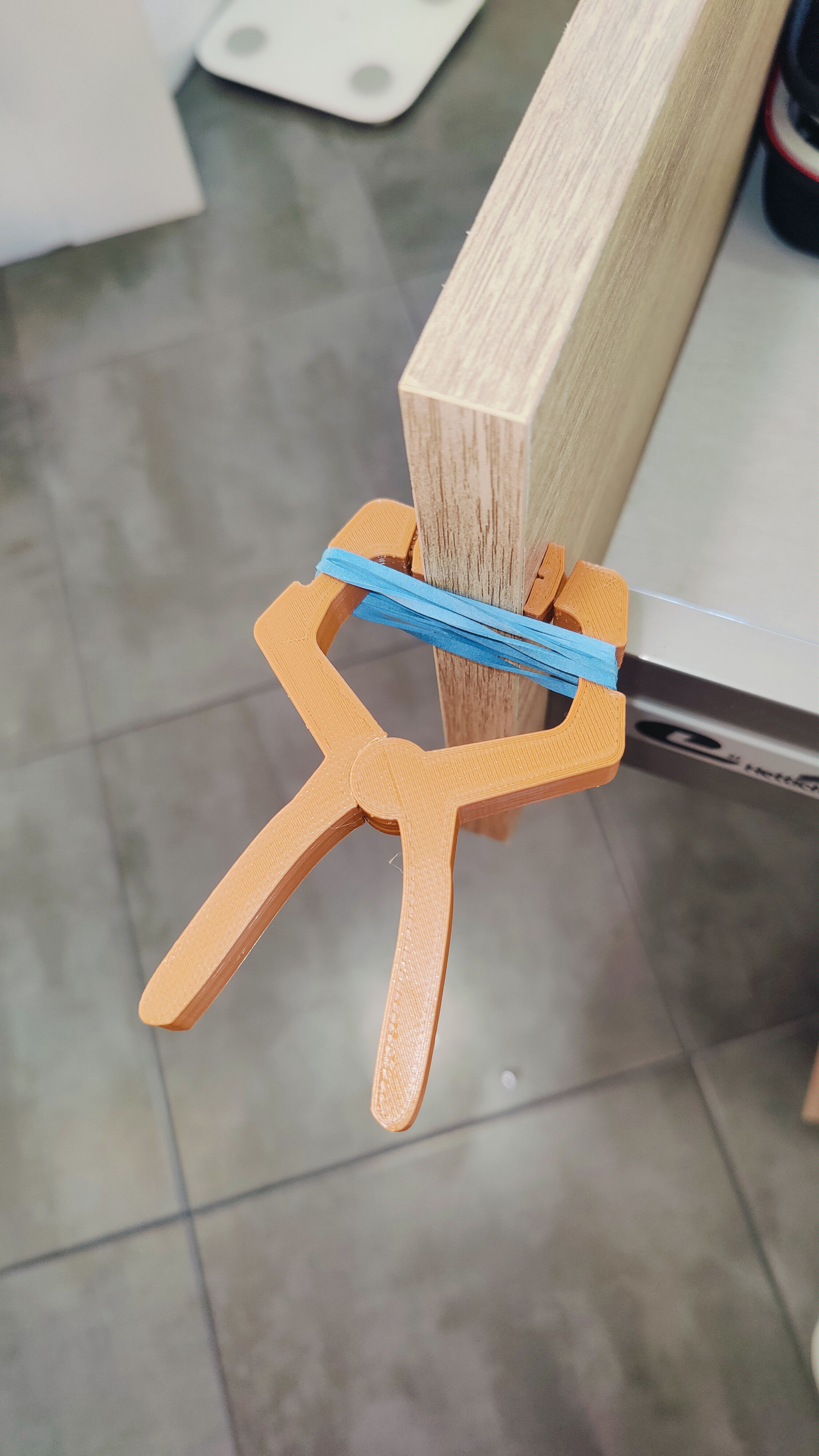Clamp with elastic rubber - PrintInPlace