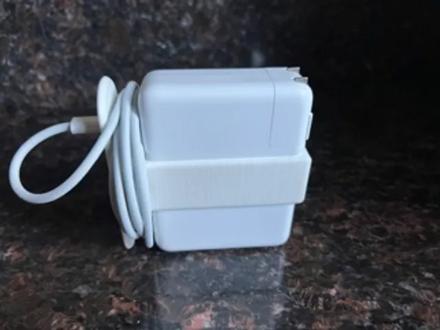 140W USB-C Power Adapter M1 Max charger cable