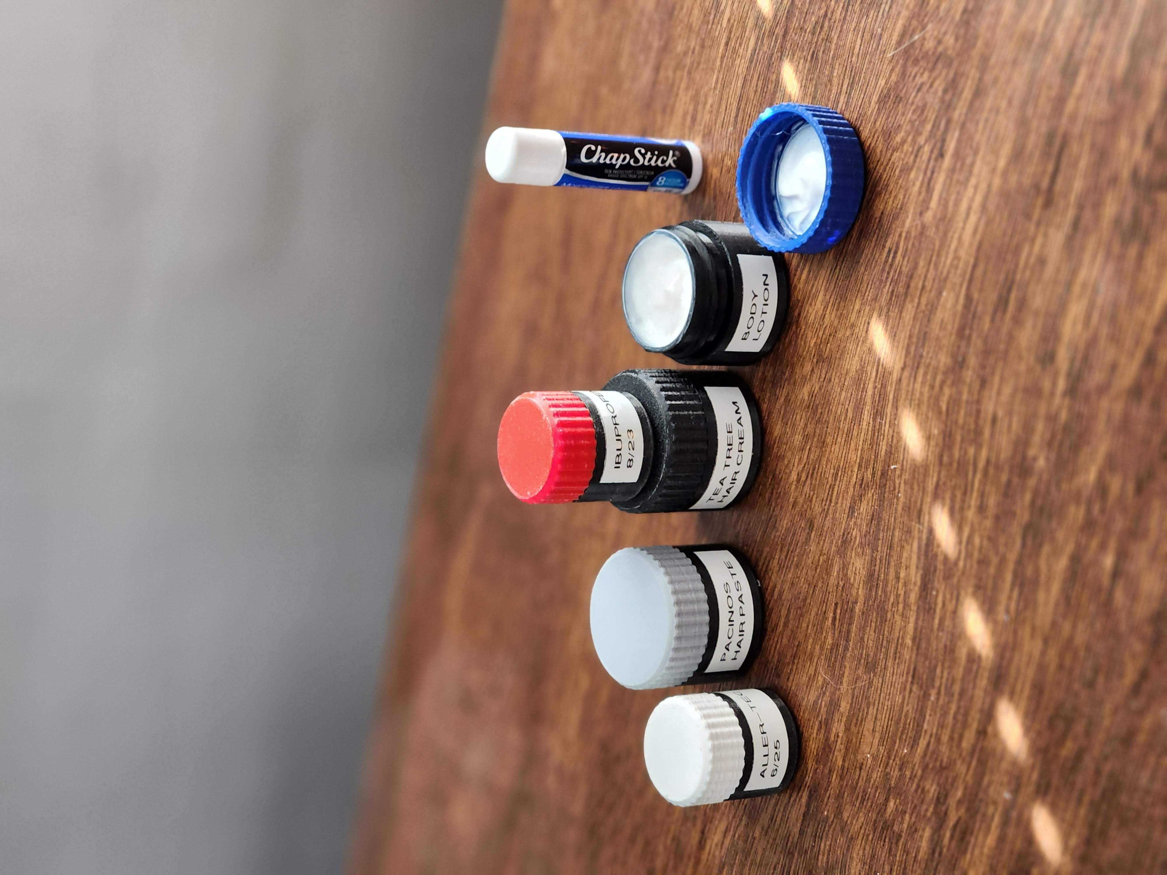 Travel size bottles with caps (parametric) 3D model thumbnail