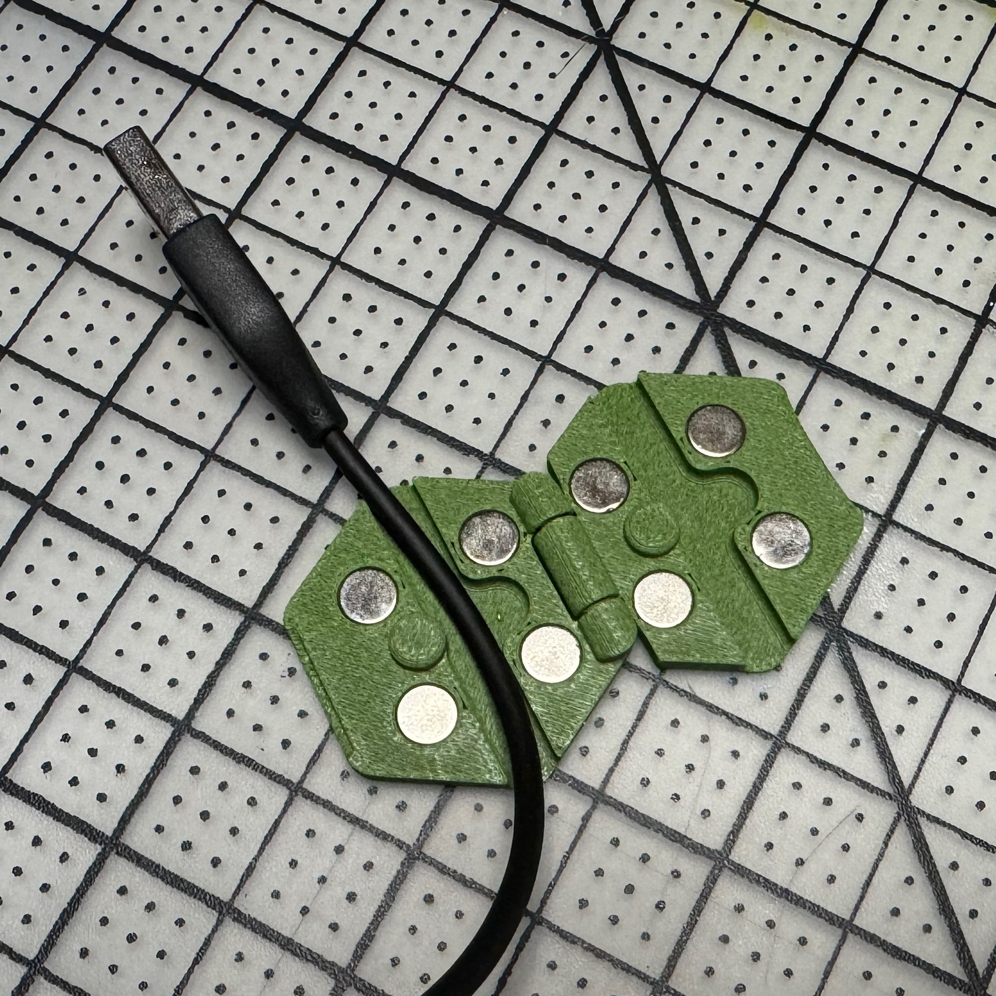 Miniatura 3 do modelo 3D Cablebee — a magnetic cable clip system