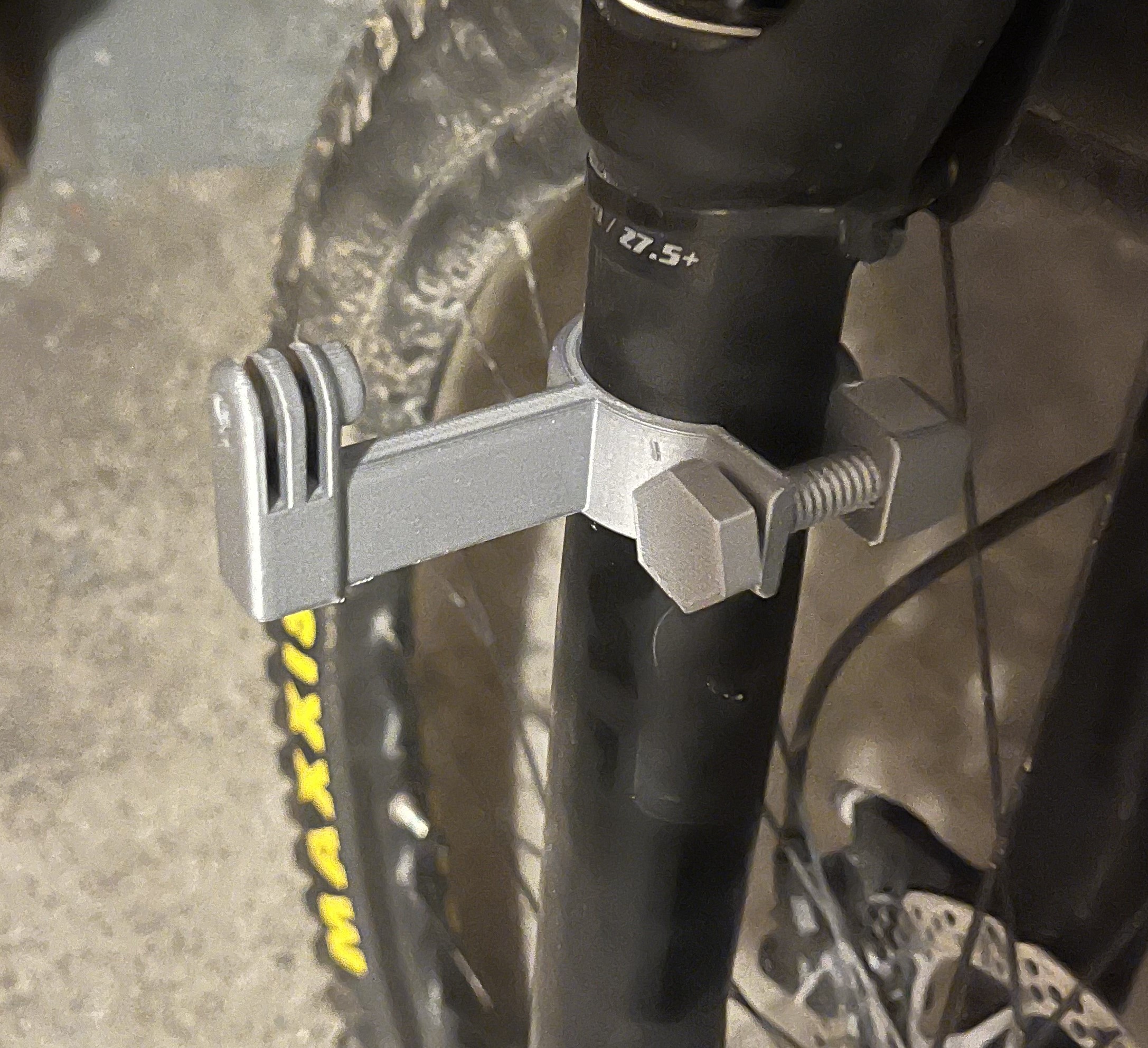 Miniatura 2 do modelo 3D GoPro Mount MTB Fork