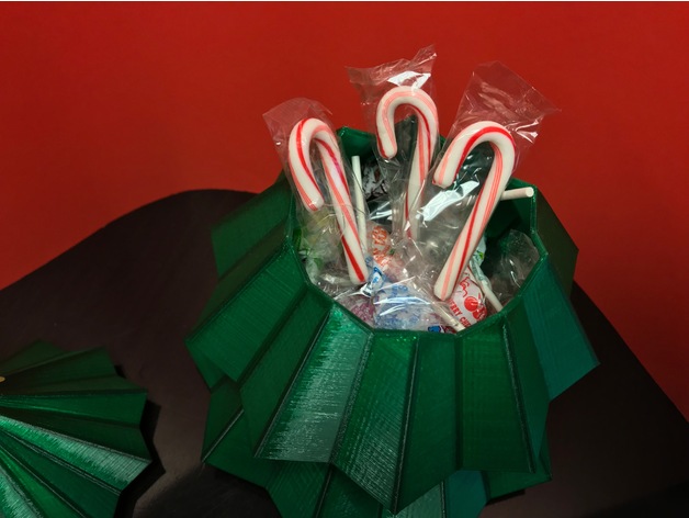 Miniatura 3 do modelo 3D Christmas Tree Candy Dish