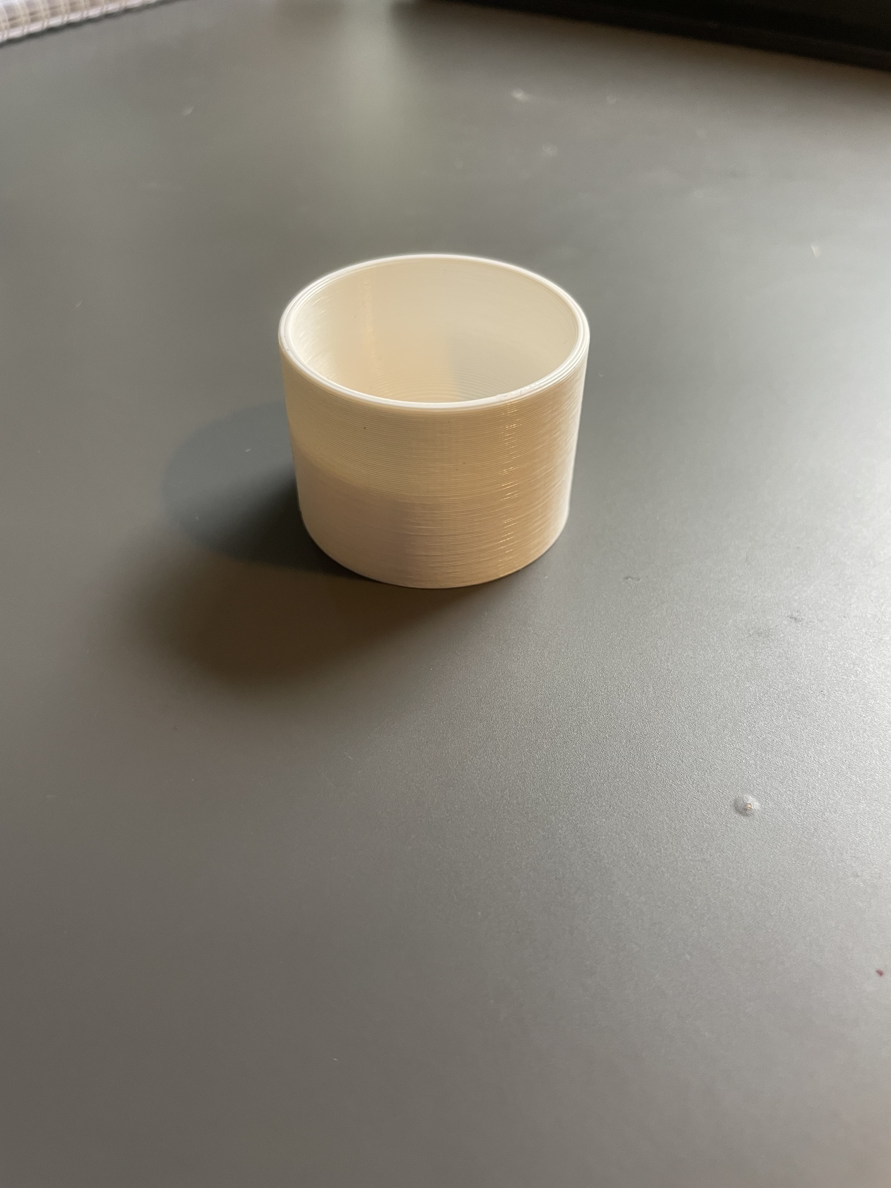 Miniatura 2 do modelo 3D Simple egg cup