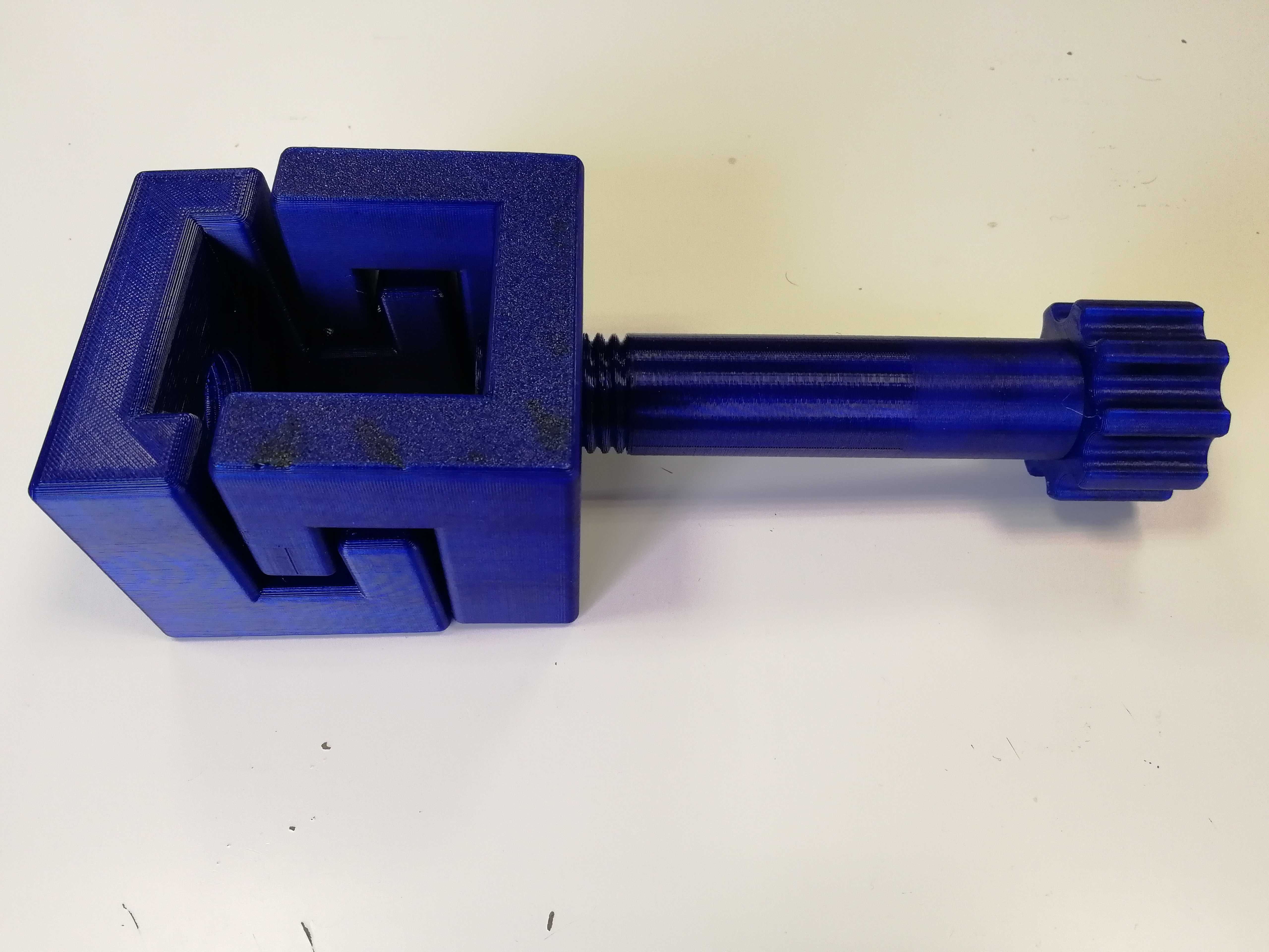 Miniatura 5 do modelo 3D Spool holder - IKEA LACK table