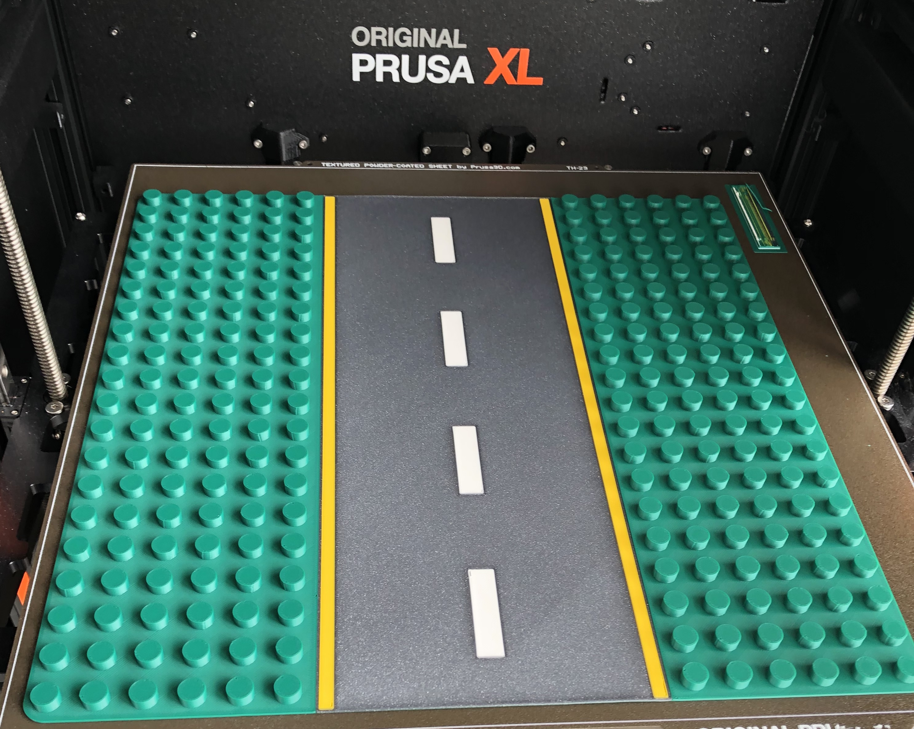Brick Build Plate (multicolor remix - Road, straight)