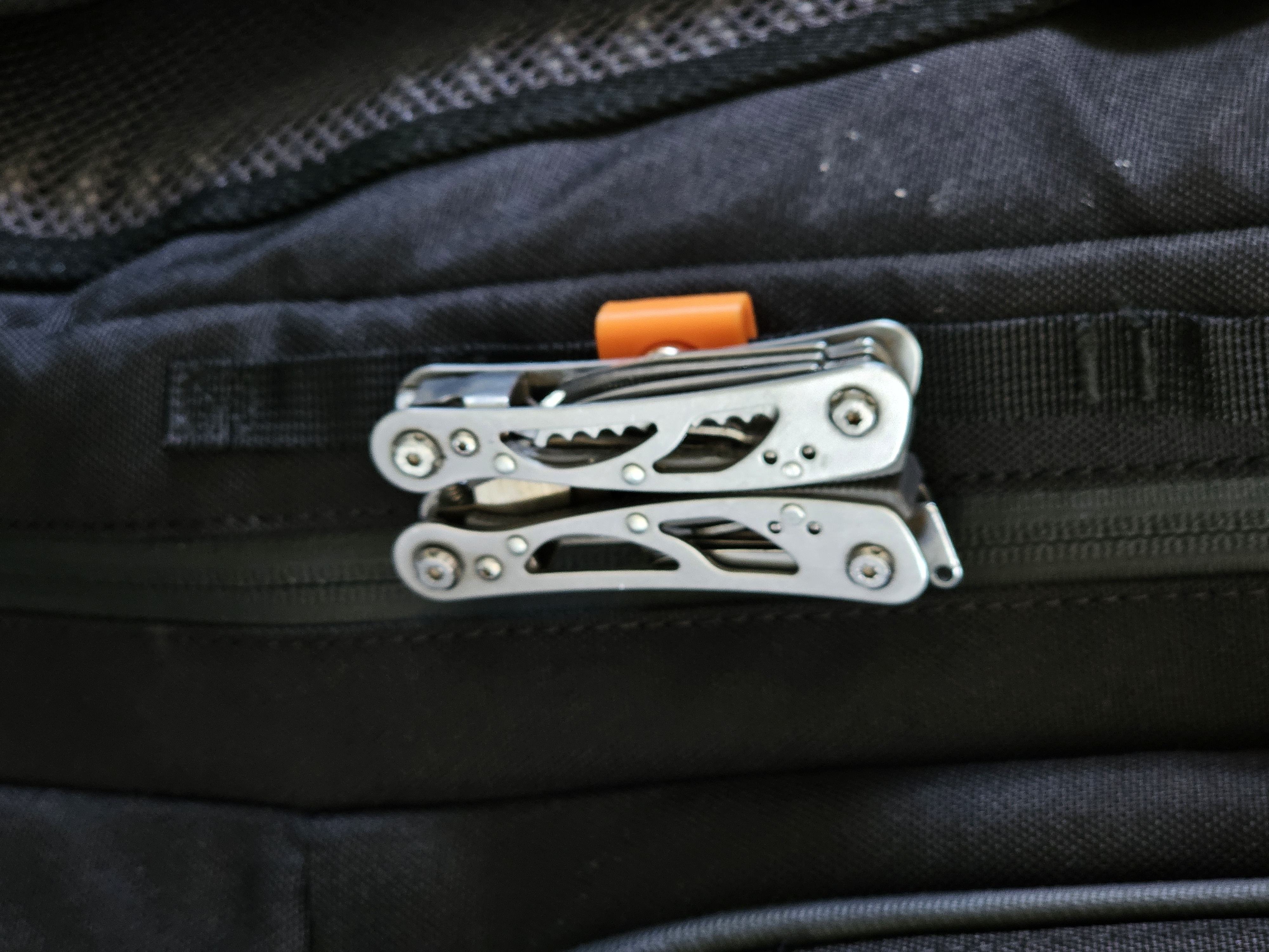 Miniatura 8 do modelo 3D Universal Magnetic Backpack Clip