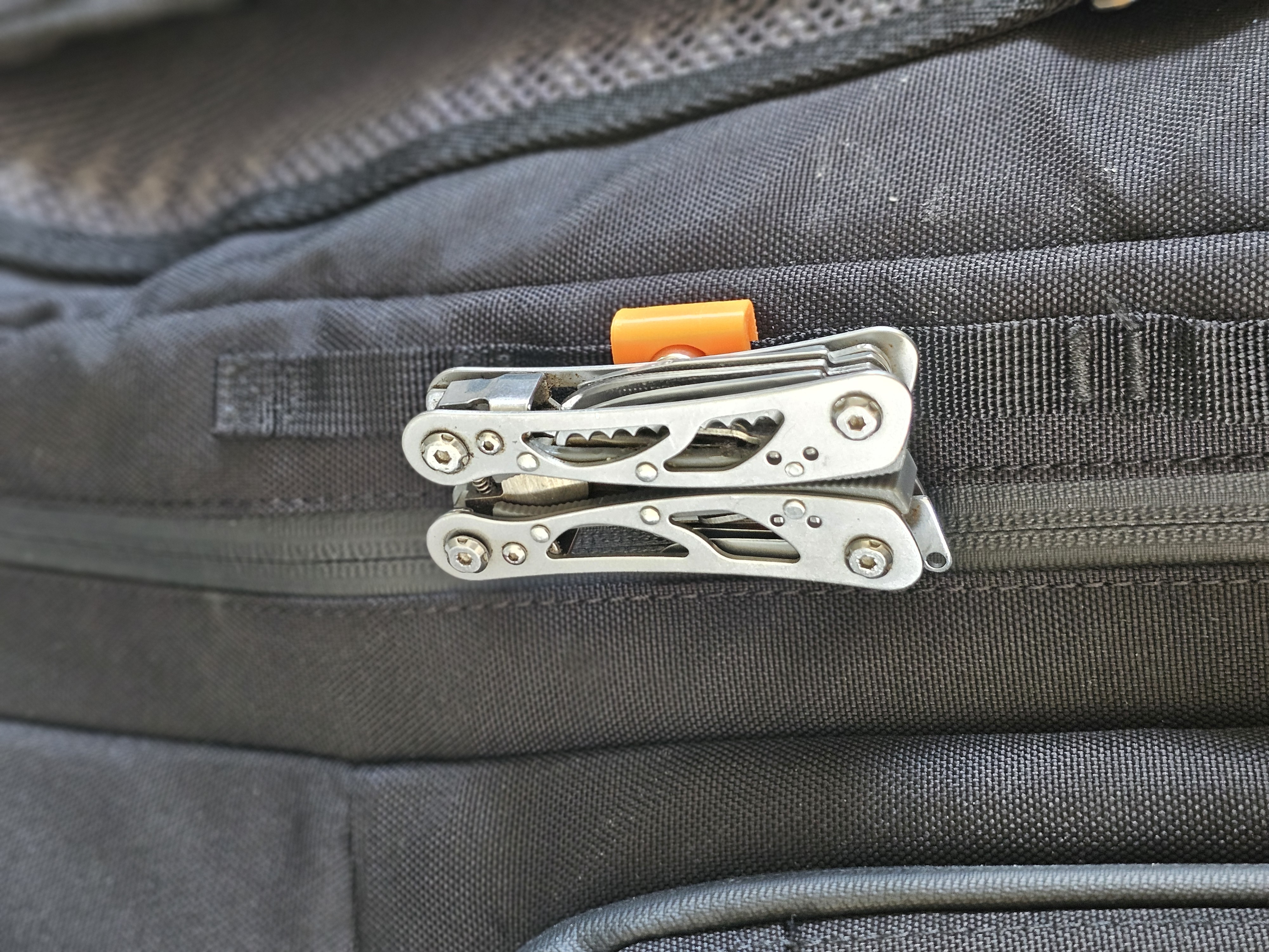 Miniatura 17 do modelo 3D Universal Magnetic Backpack Clip