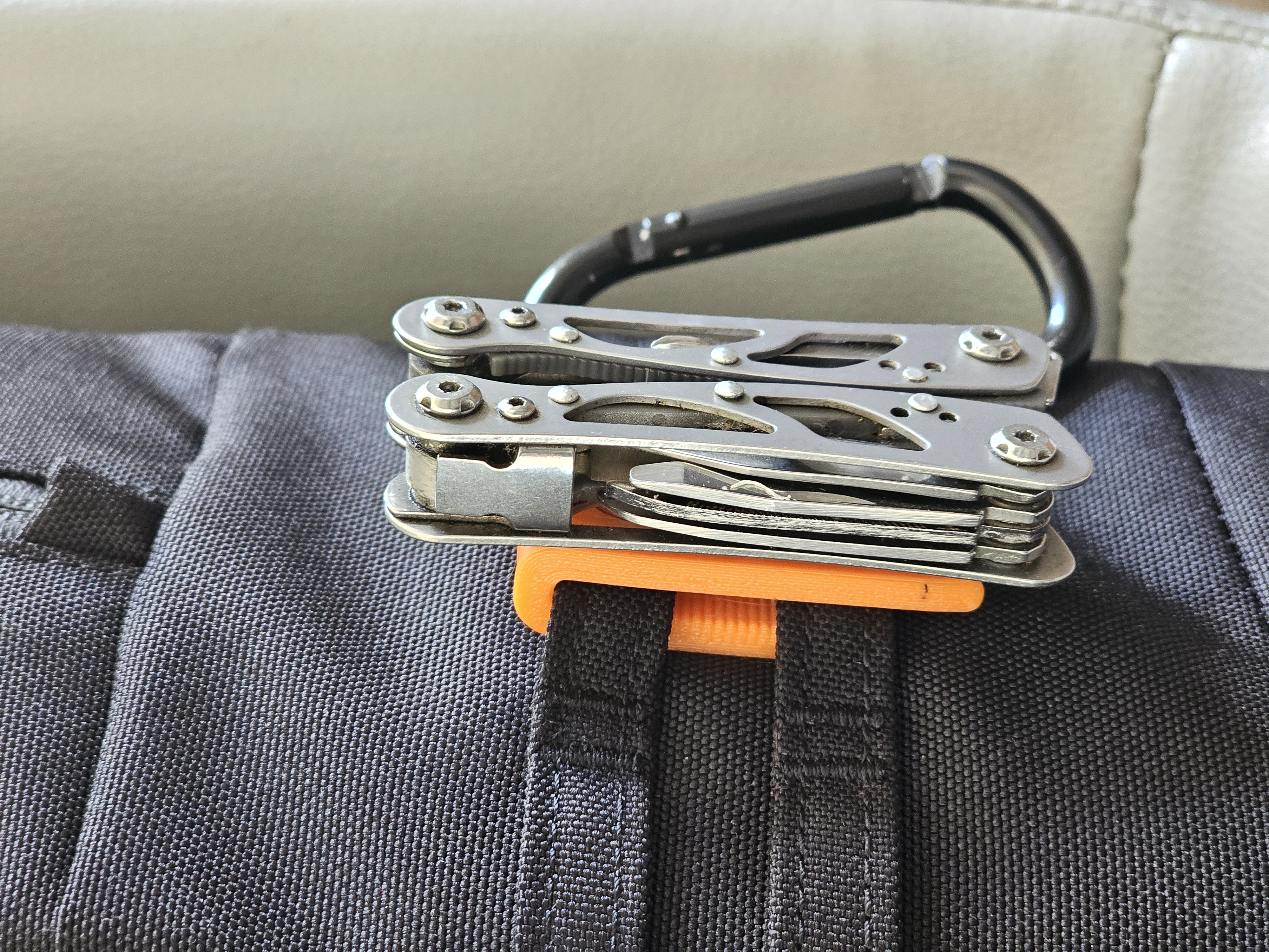 Miniatura 12 do modelo 3D Universal Magnetic Backpack Clip