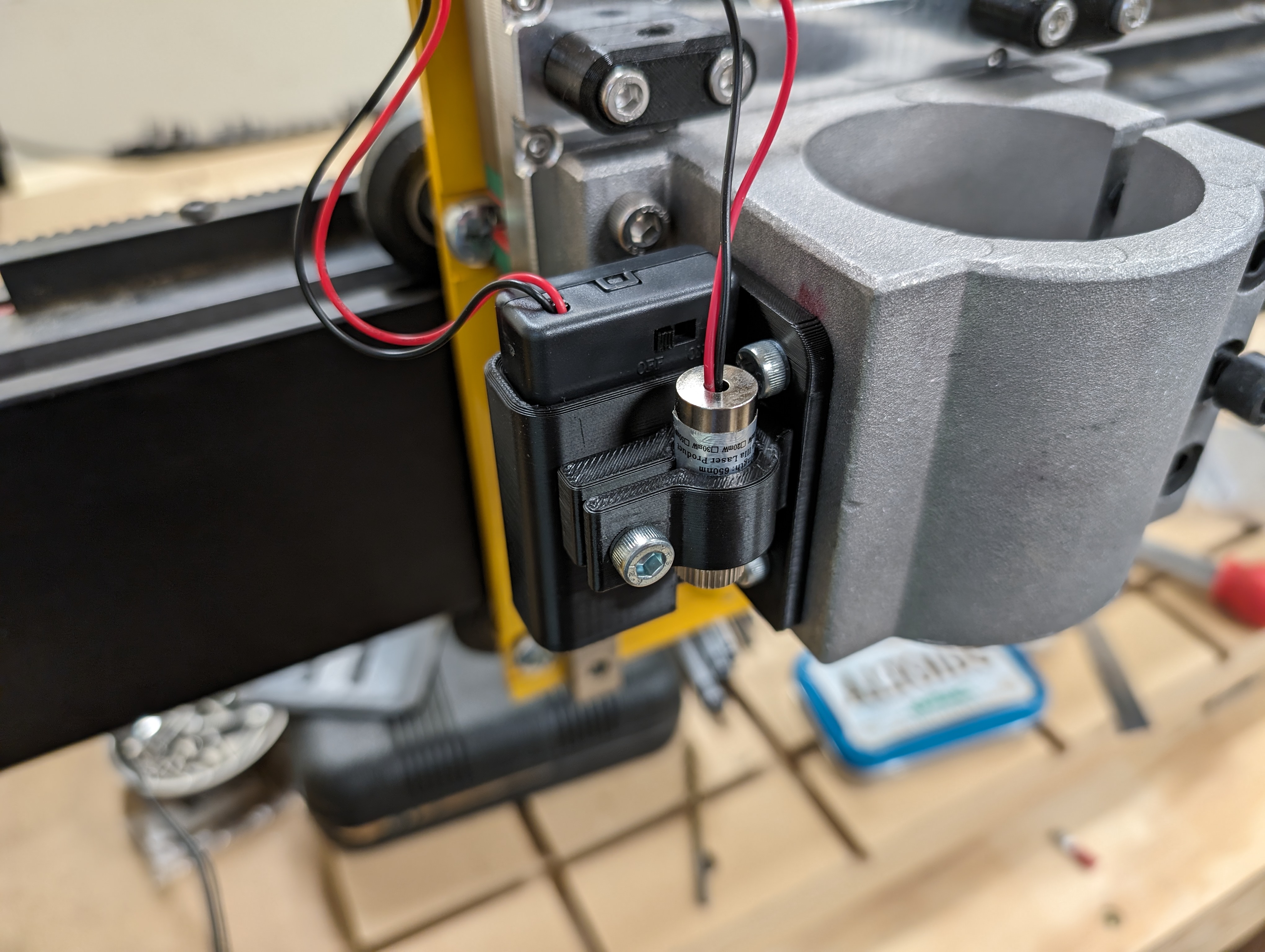 Miniatura 2 do modelo 3D CNC laser pointer and battery pack mount