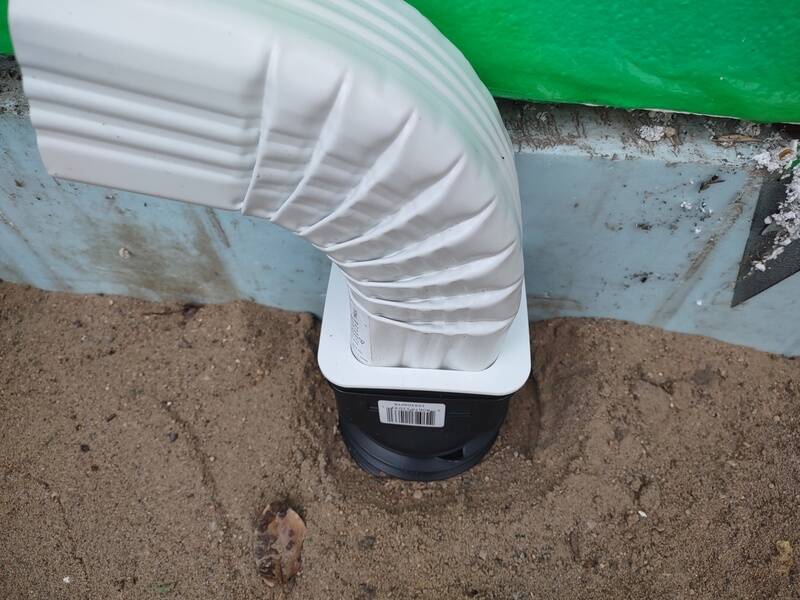 Downspout ground pipe grommet