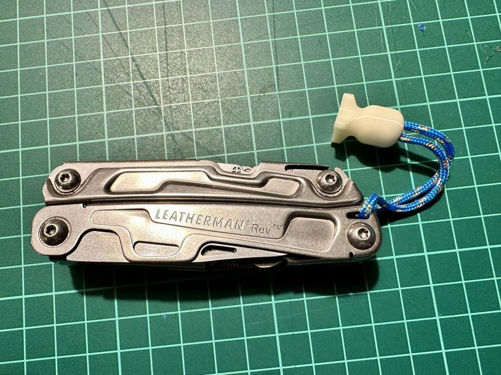 Paracord bomb