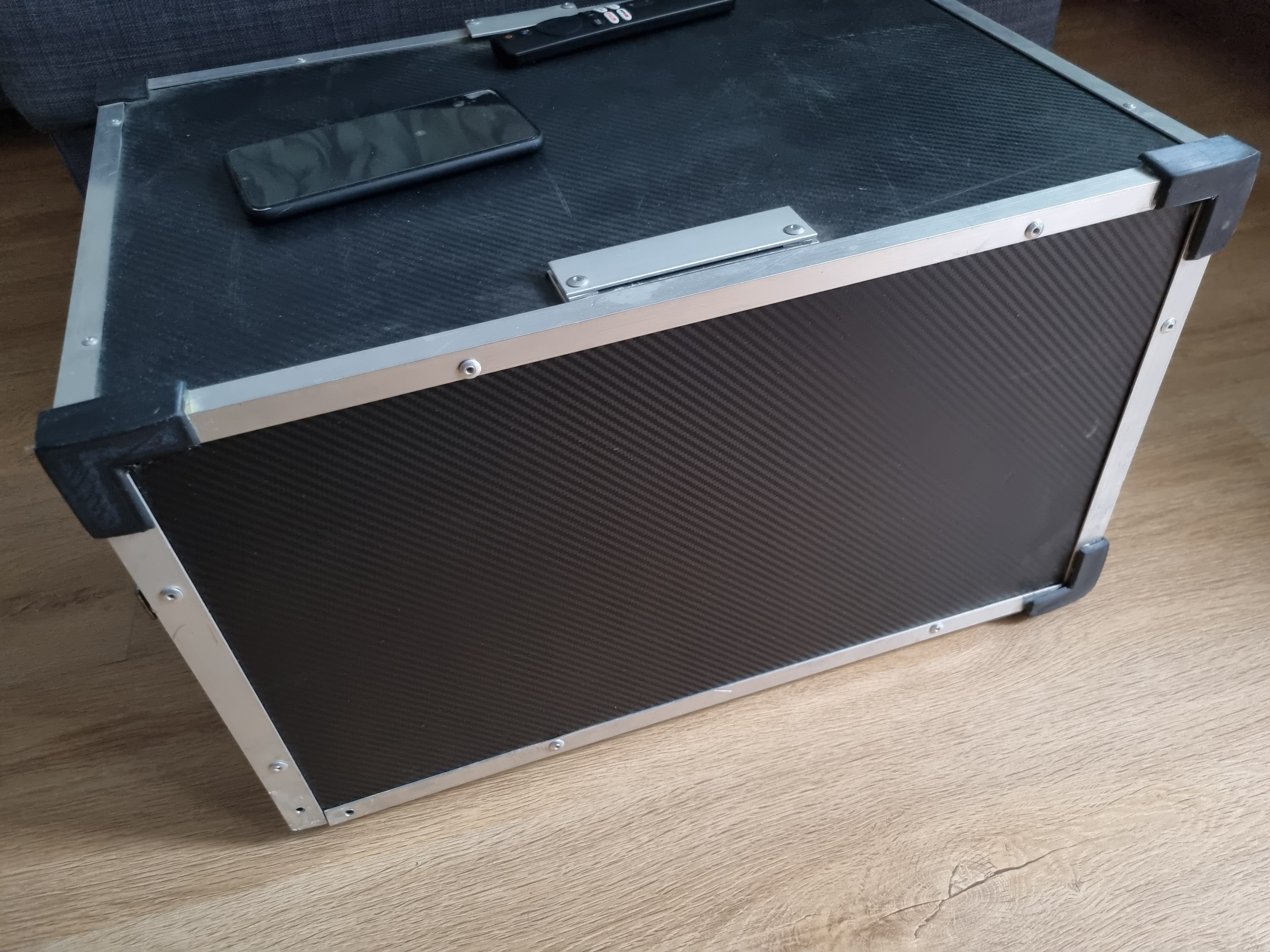Soft corner braket for aluminium case