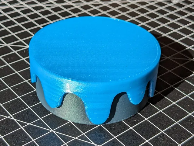 A simple Cake with separate Icing
