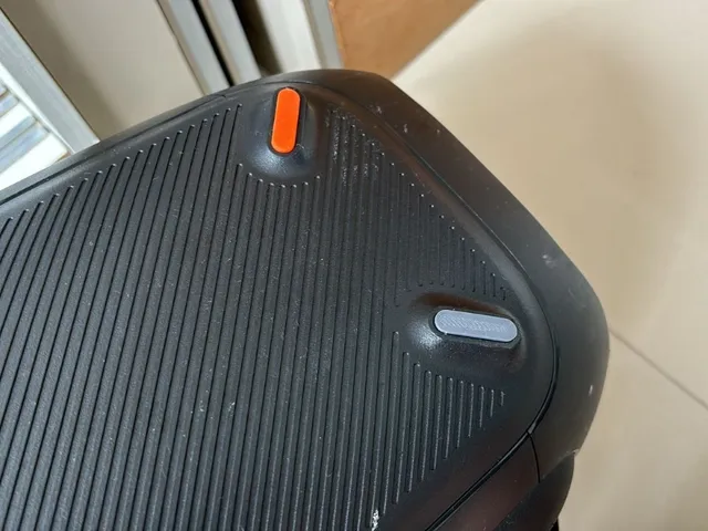 JBL PartyBox On-The-Go feet