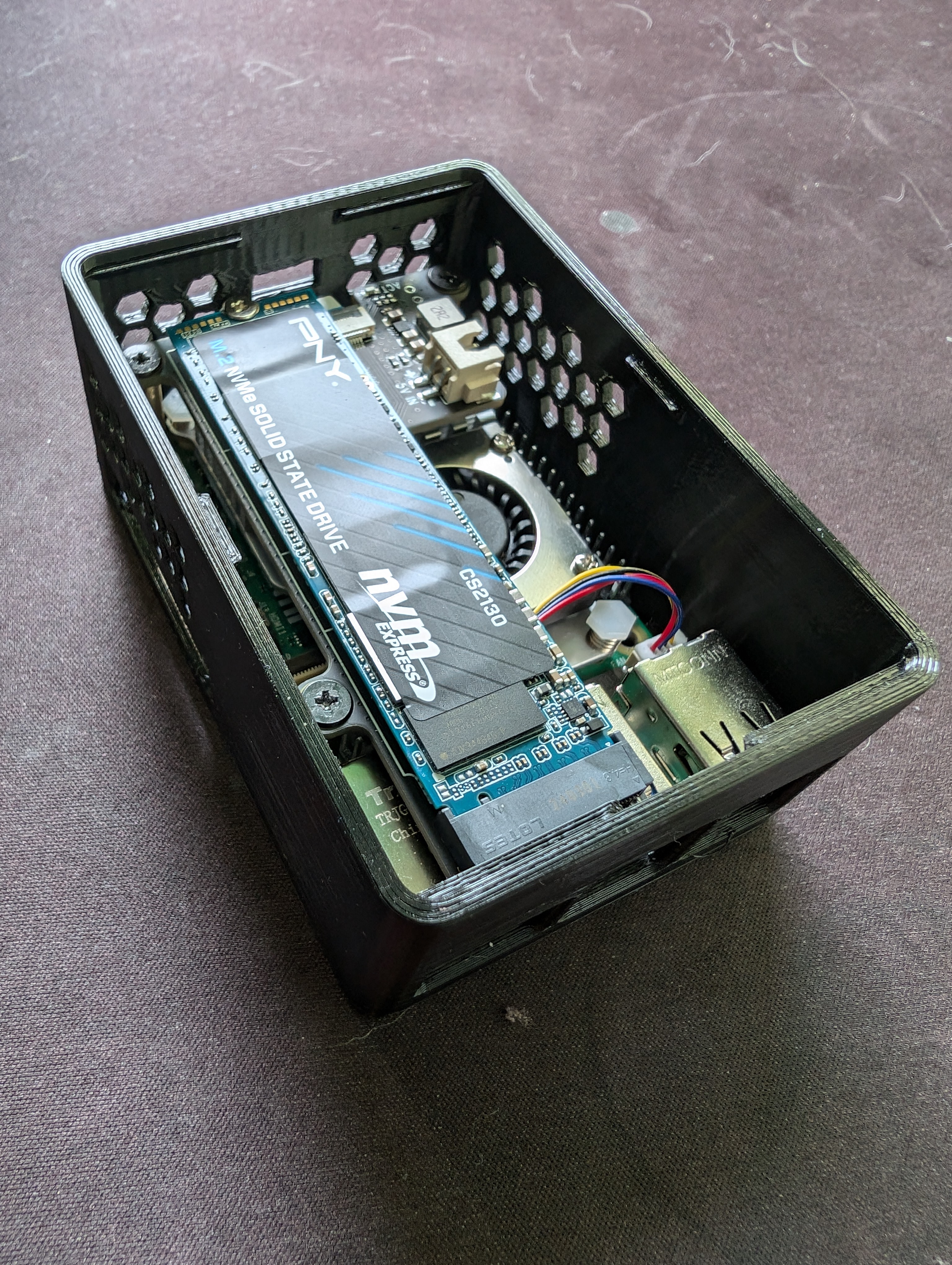 Raspberry Pi 5 case for Geekworm X1001 NVMe Hat
