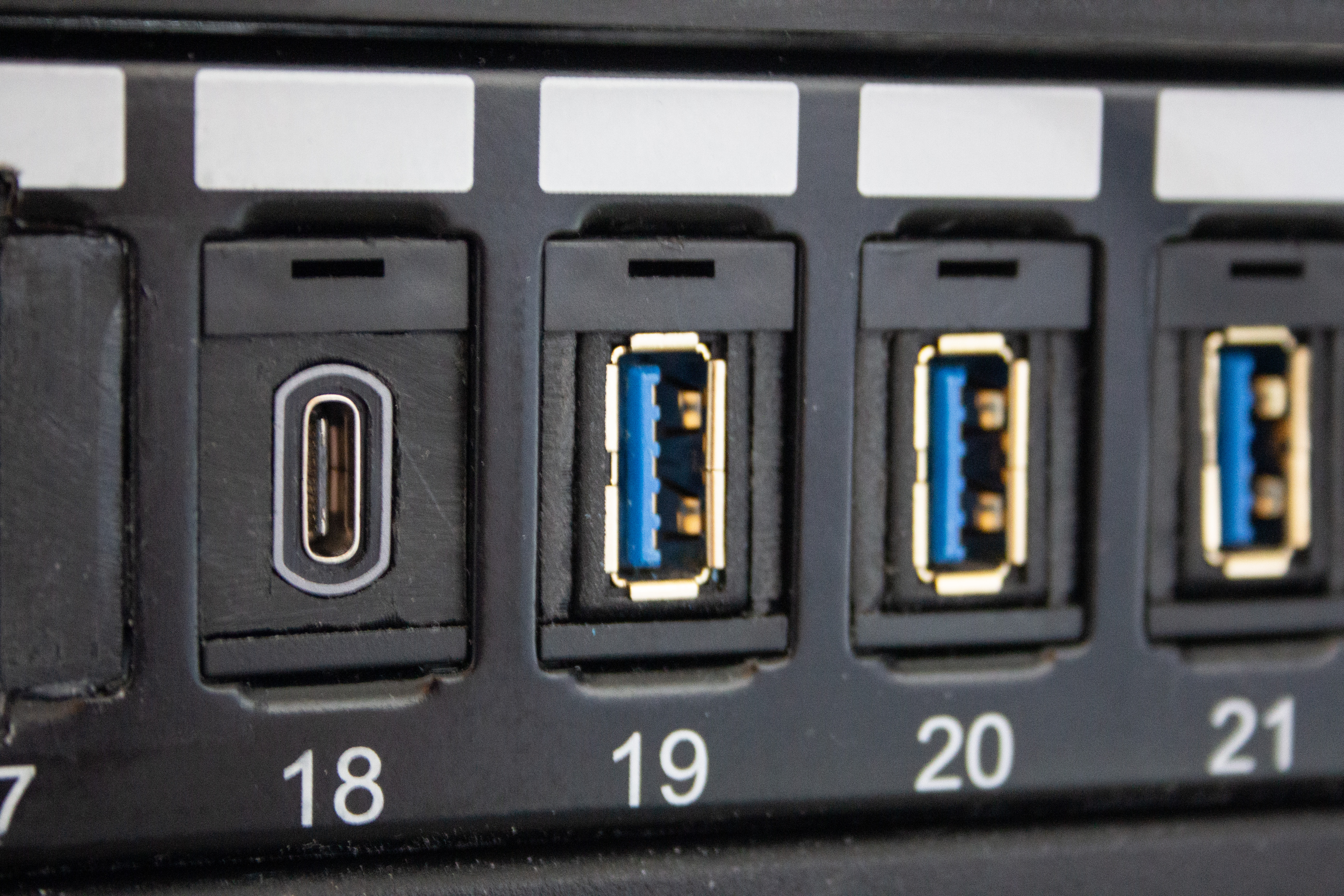Miniatura 2 do modelo 3D USB-C Patch Panel Keystone