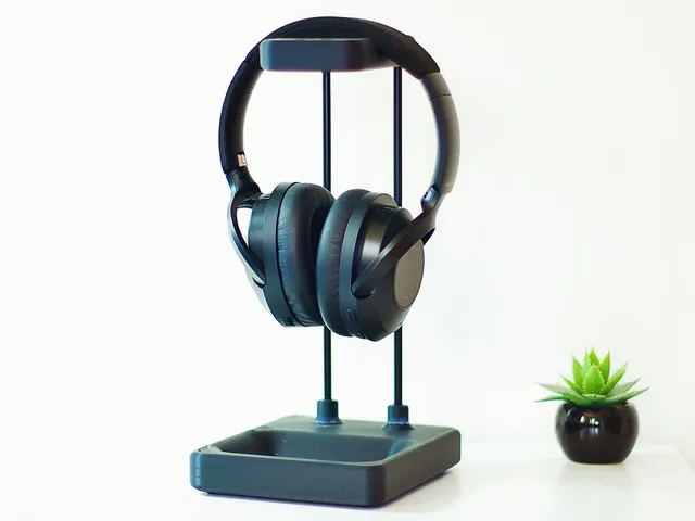 Minimal Headphones Stand