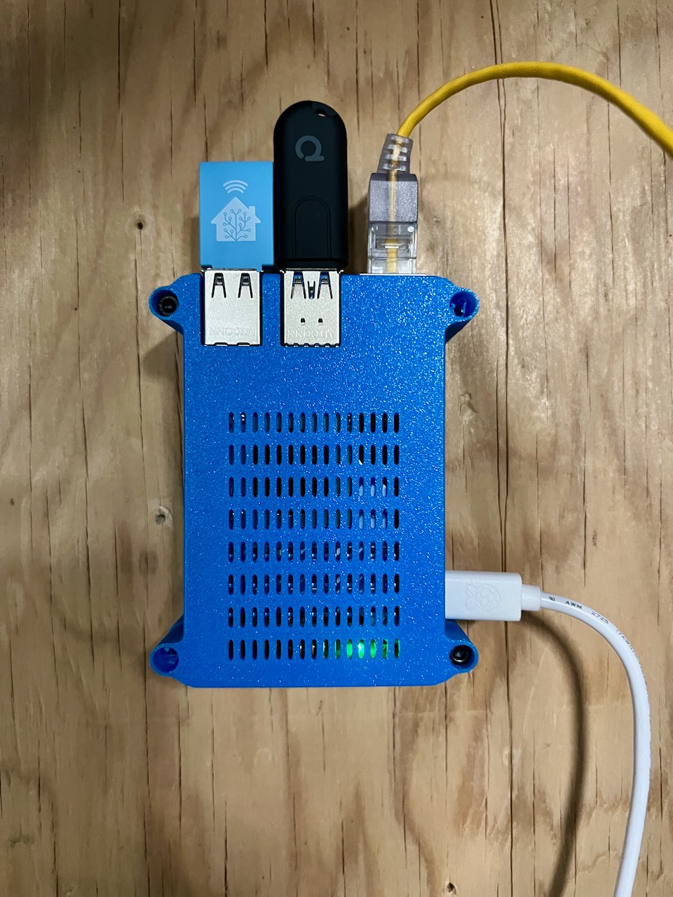 rpi-5-with-nvme-hatdrive-case-with-wall-mounting-holes-by-becca
