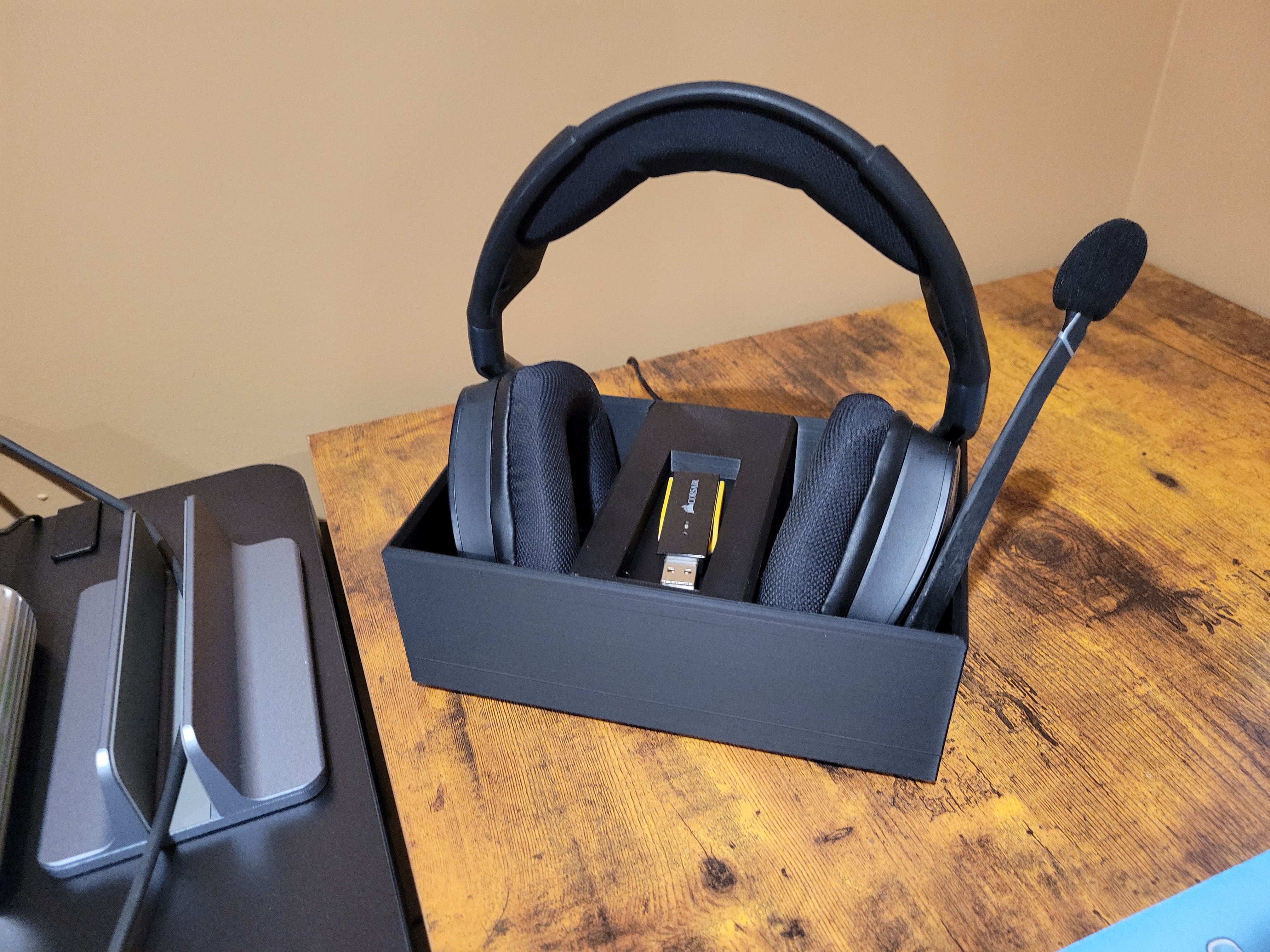 Headphone Charging Base - Corsair Void PRO