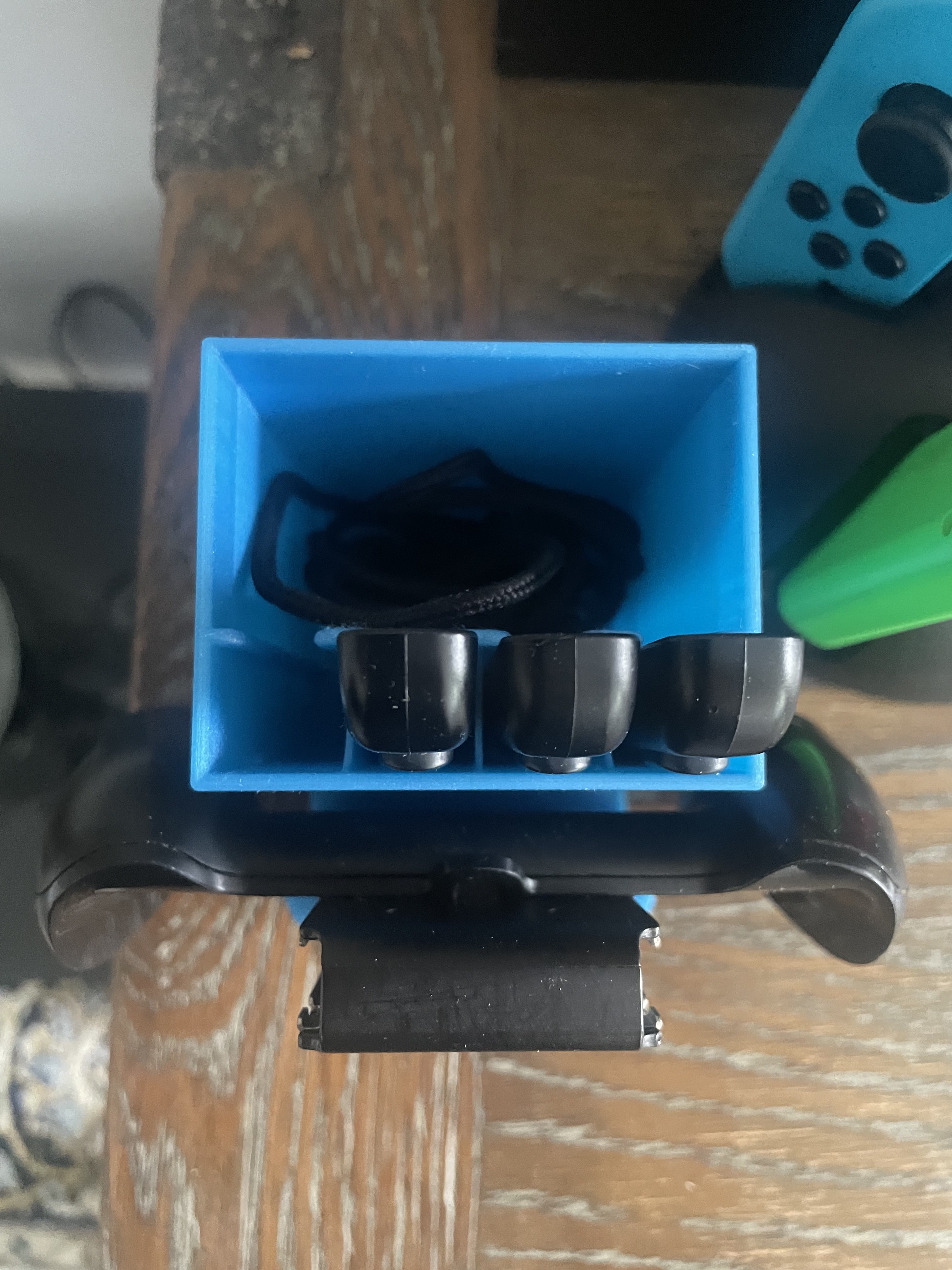 Miniatura 3 do modelo 3D Nintendo switch controller and strap stand