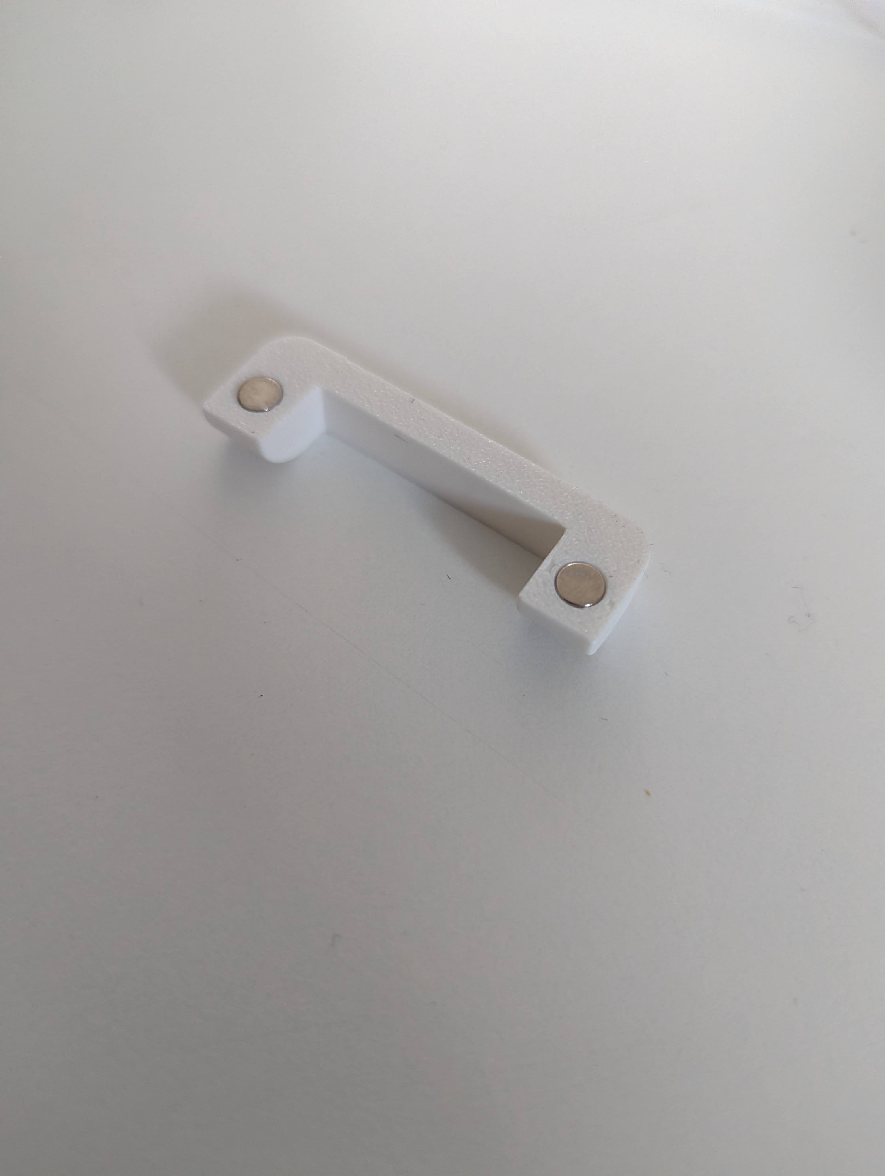 Streme brand pet and fly screen retailing clip