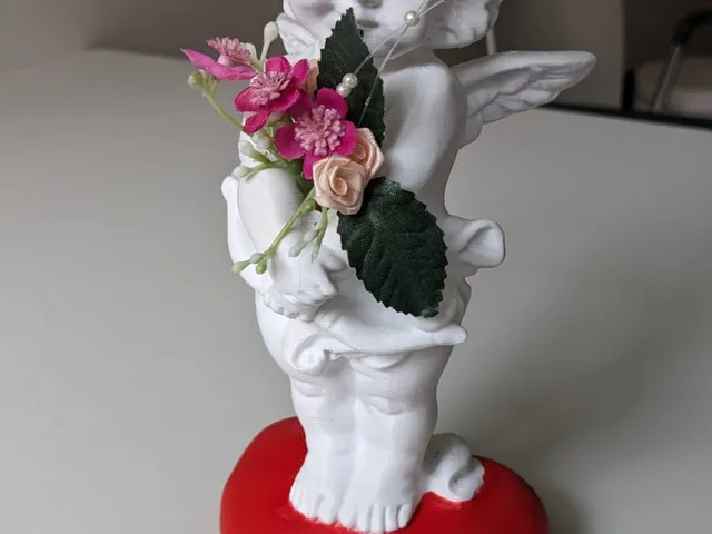 Angel with watertank for flower(s) (no 83)