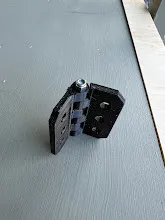Small strong hinge using 50mm m3 screw.