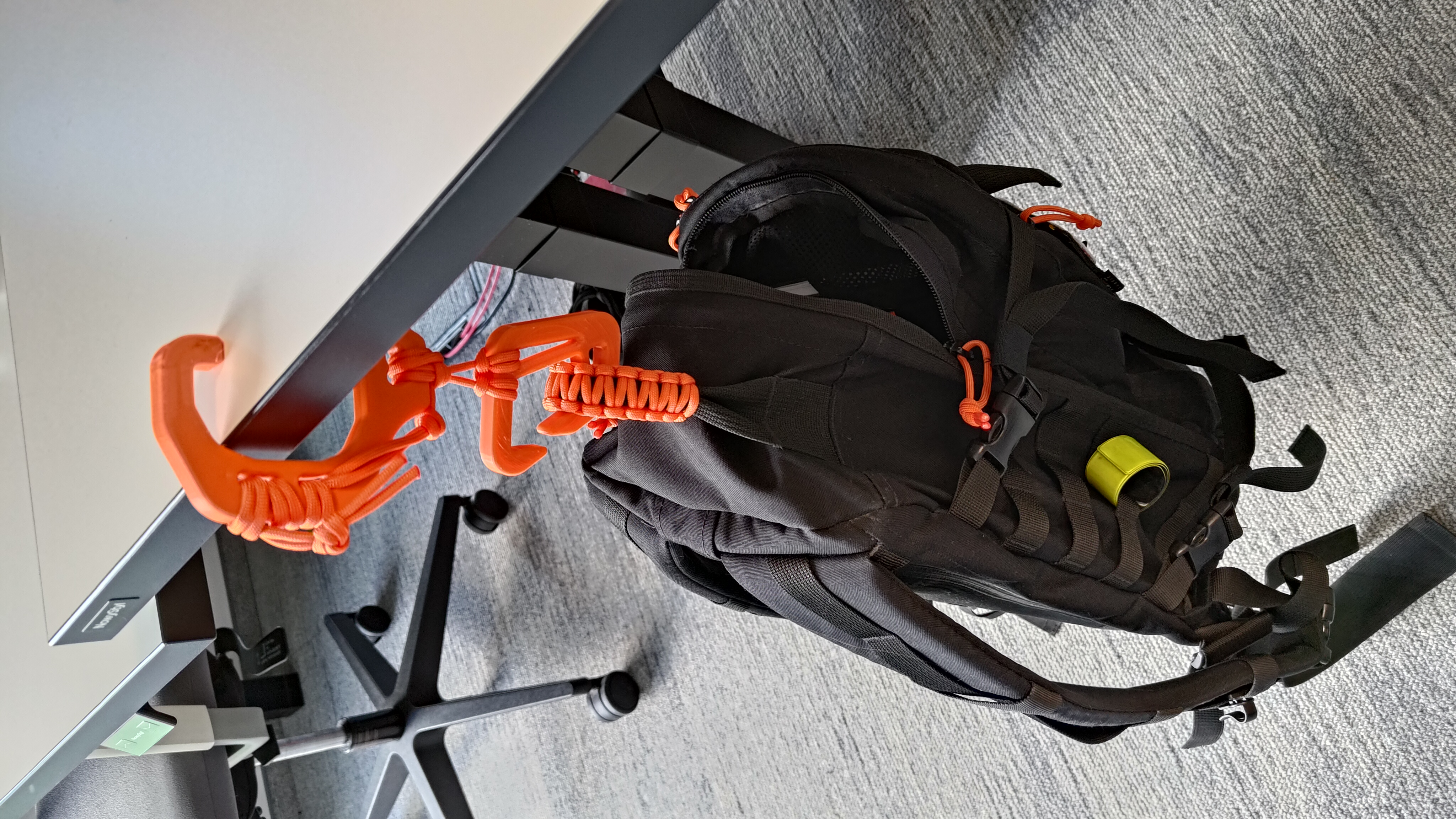 Miniatura 2 do modelo 3D Universal backpack/jacket hook - Contest reupload