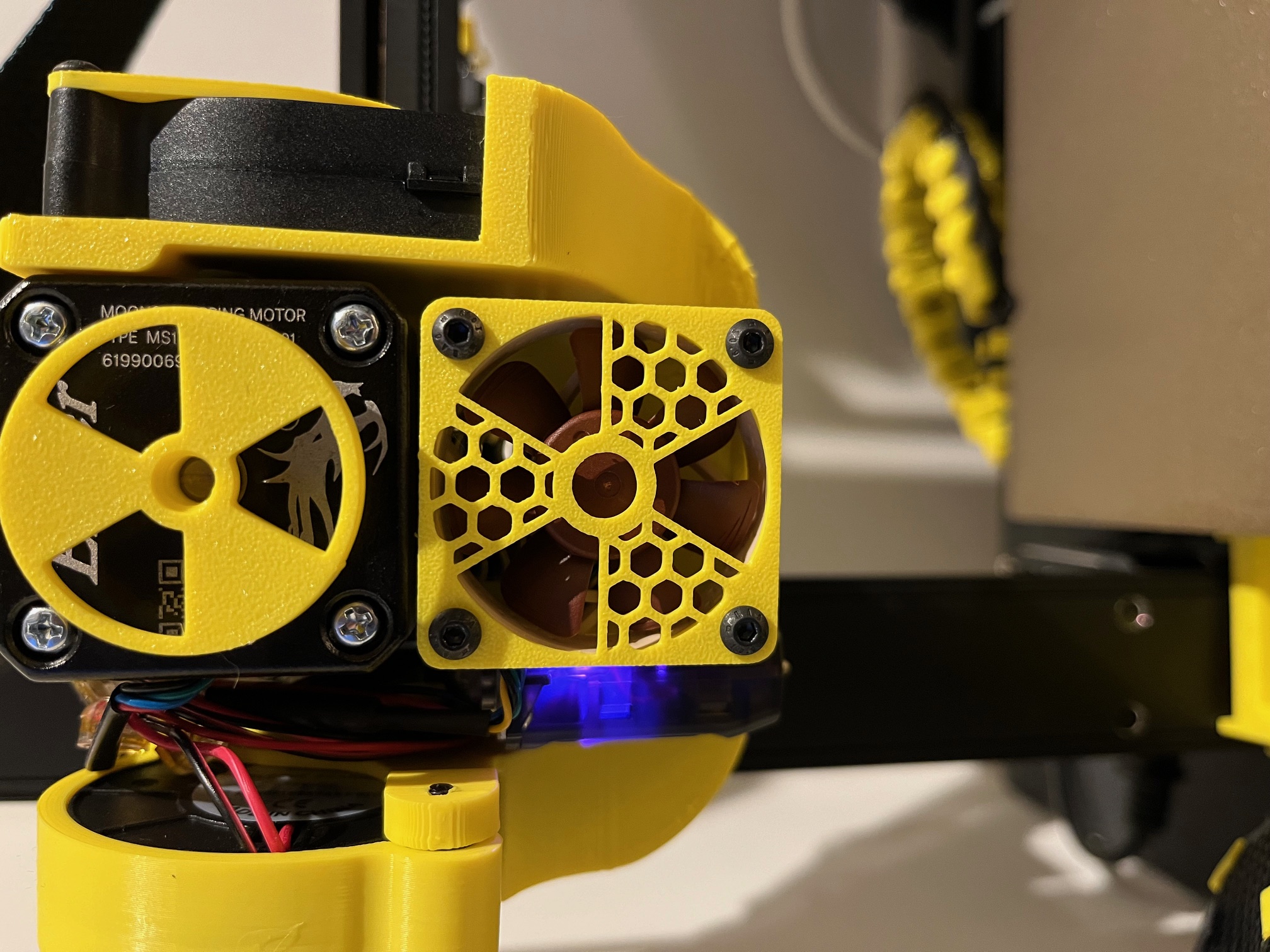 40x40 Fan Cover Radioactive/honeycomb