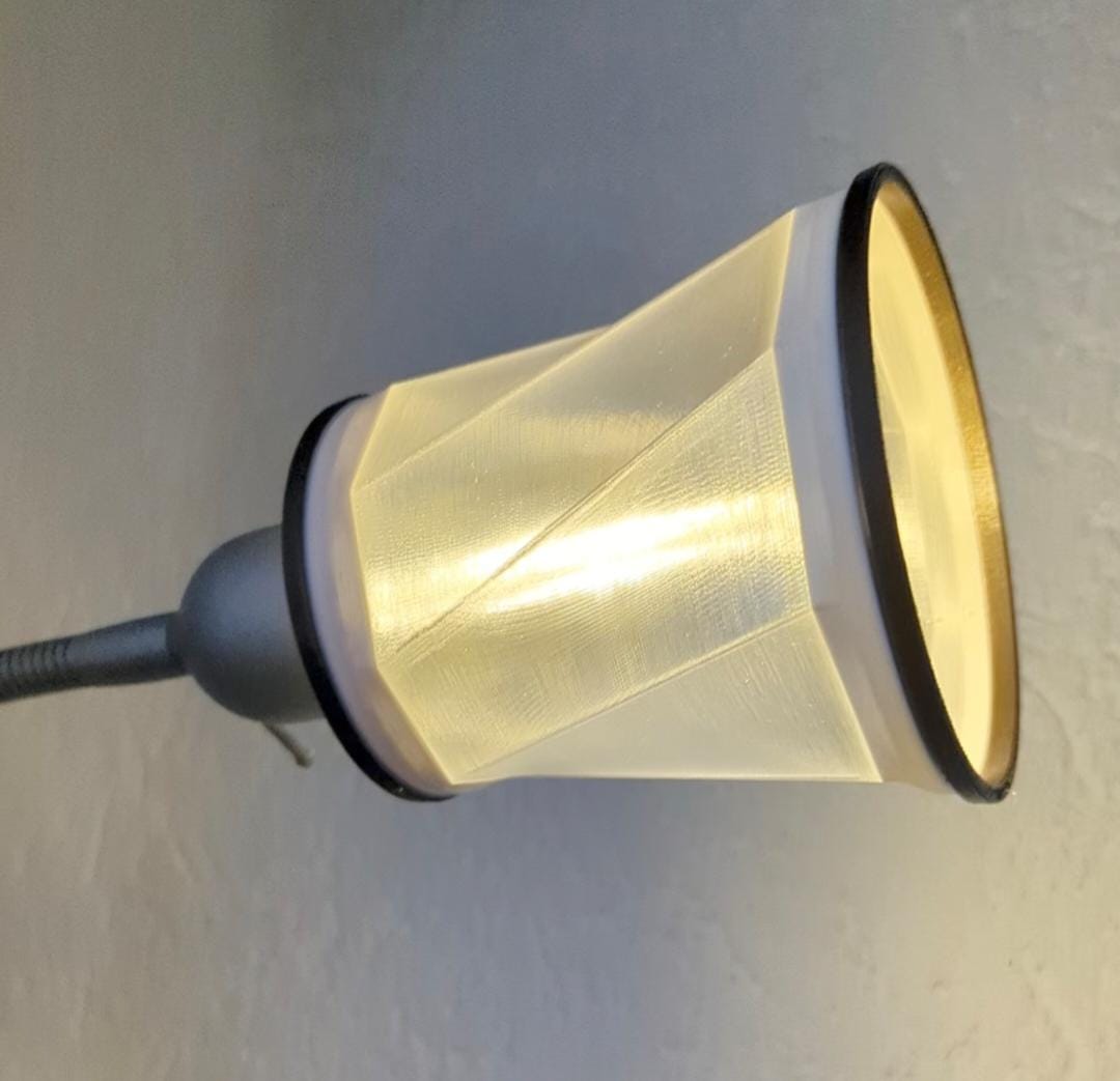 Twisted lampshade for reading lamp E27