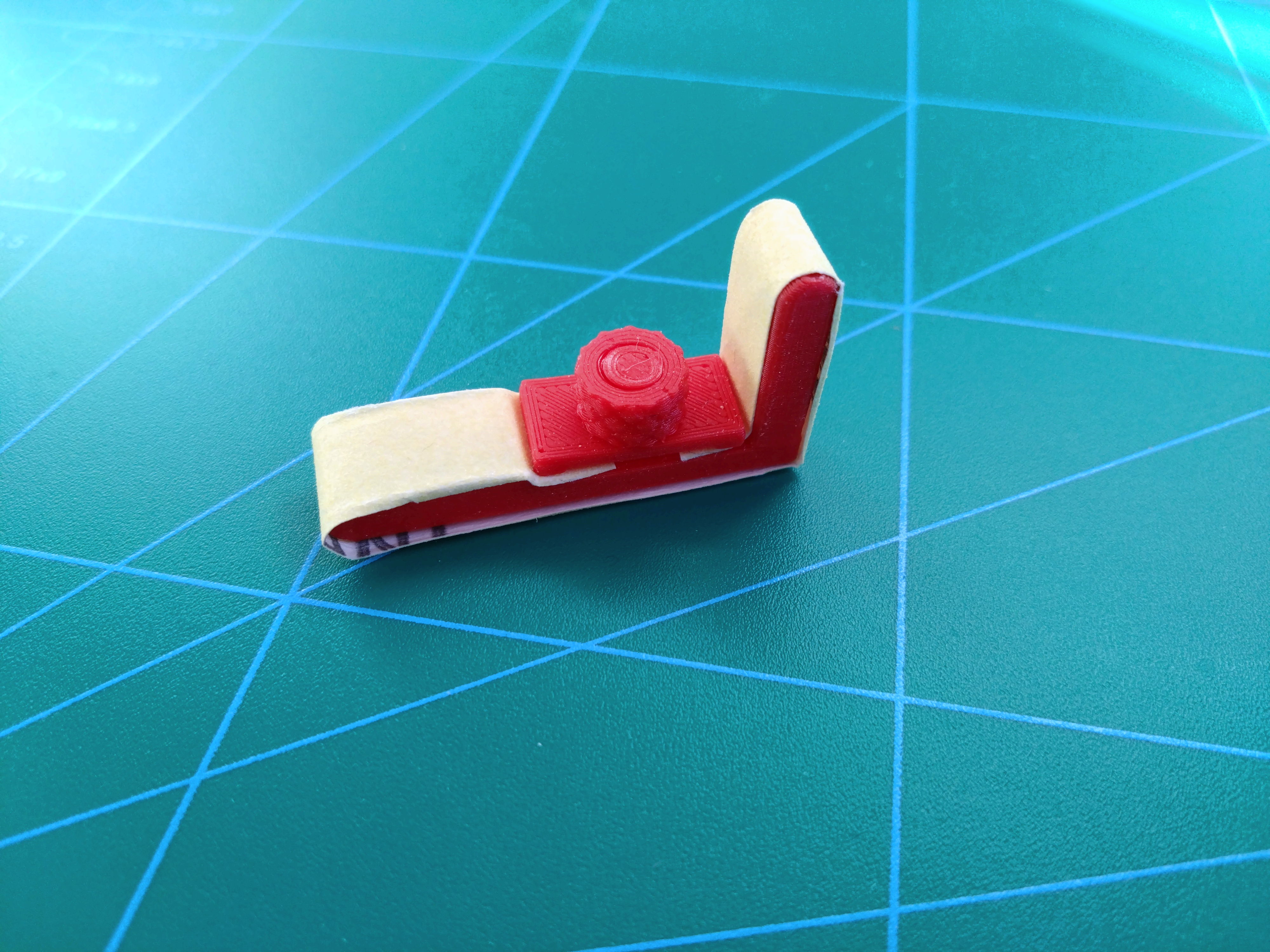 Perpendicular sandpaper holder