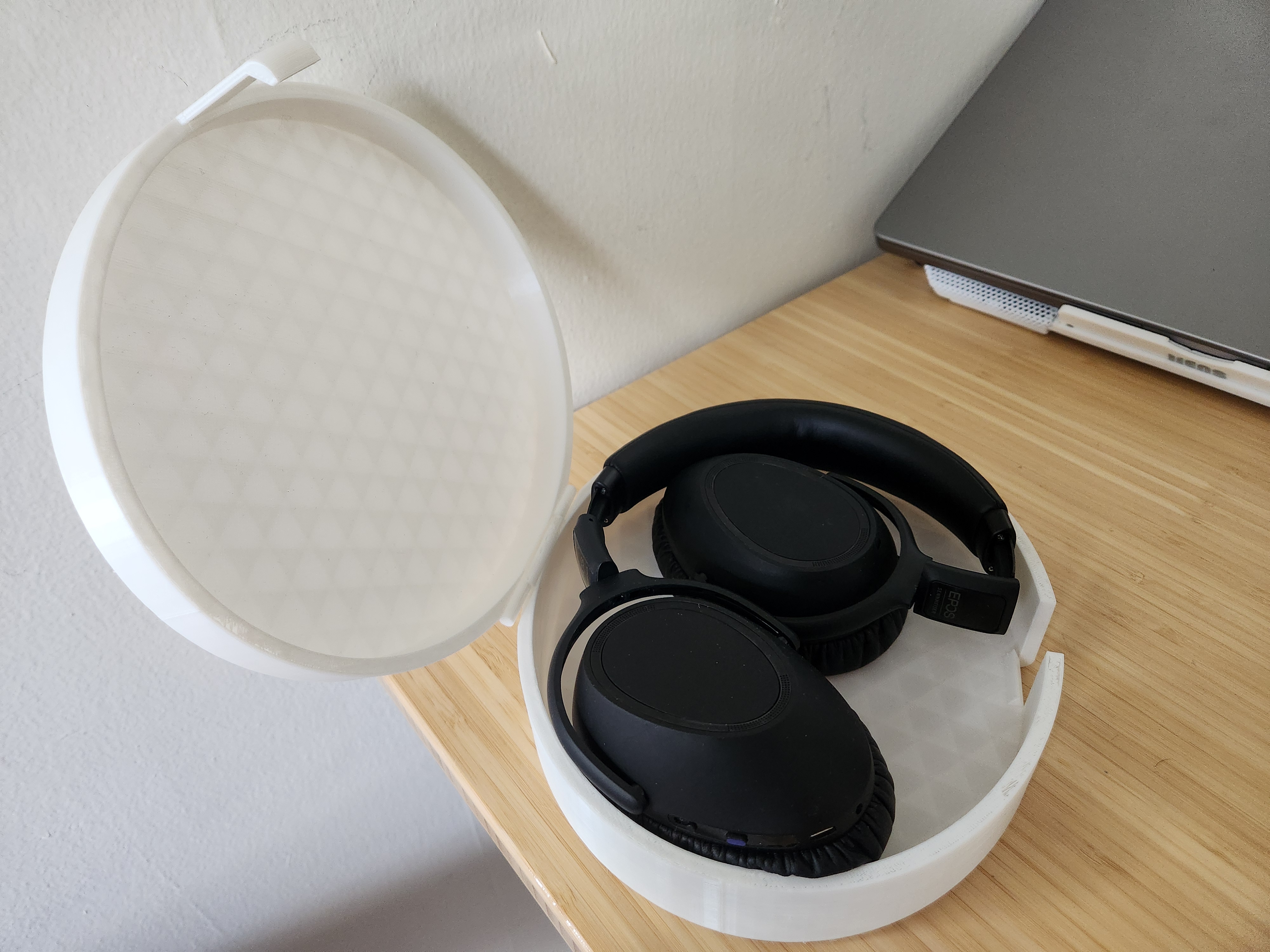 Headphone Case Clamshell
