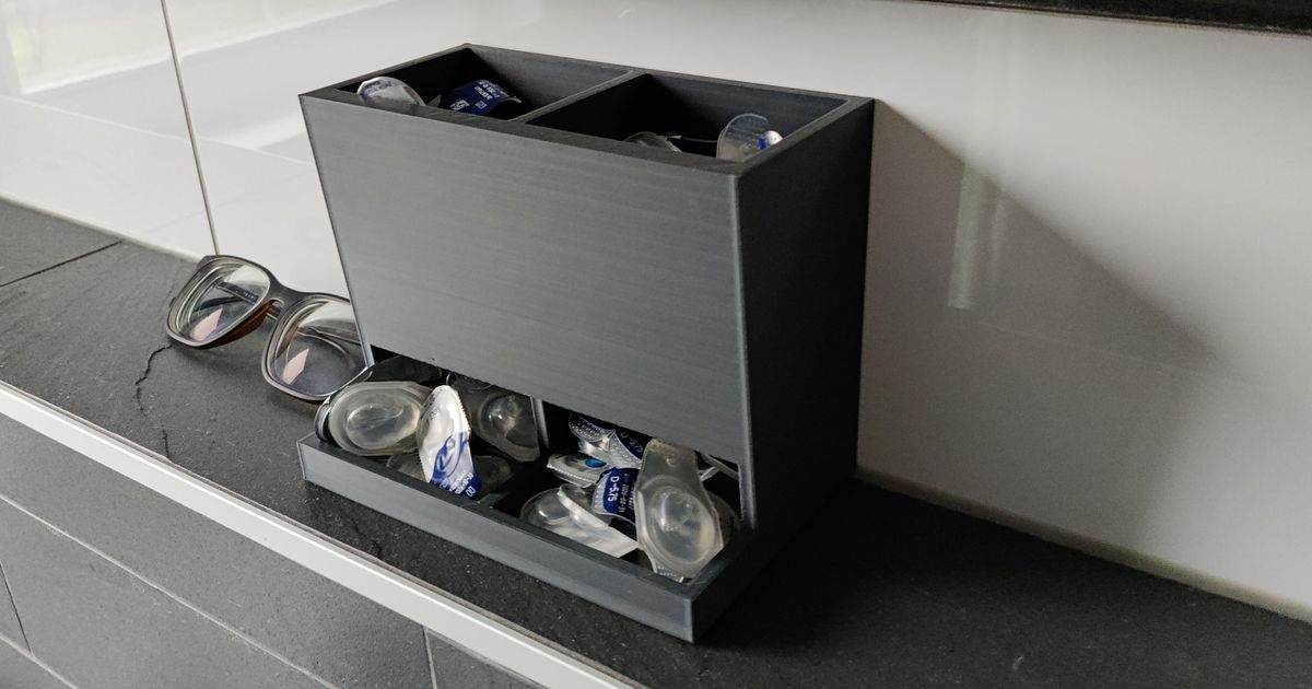DailyLens organizer and dispenser keeps your lenses accessible.