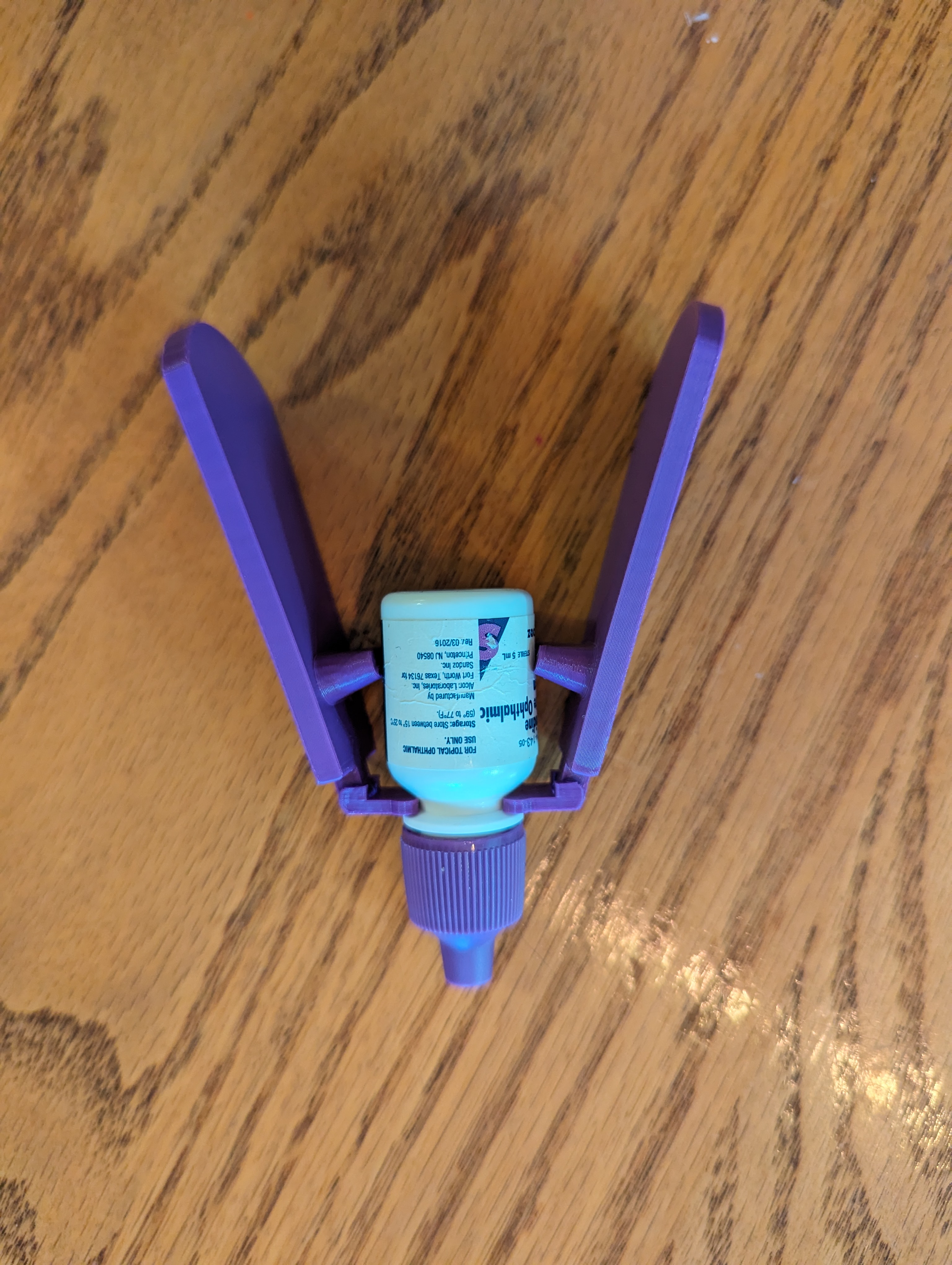 Eye drop squeezer