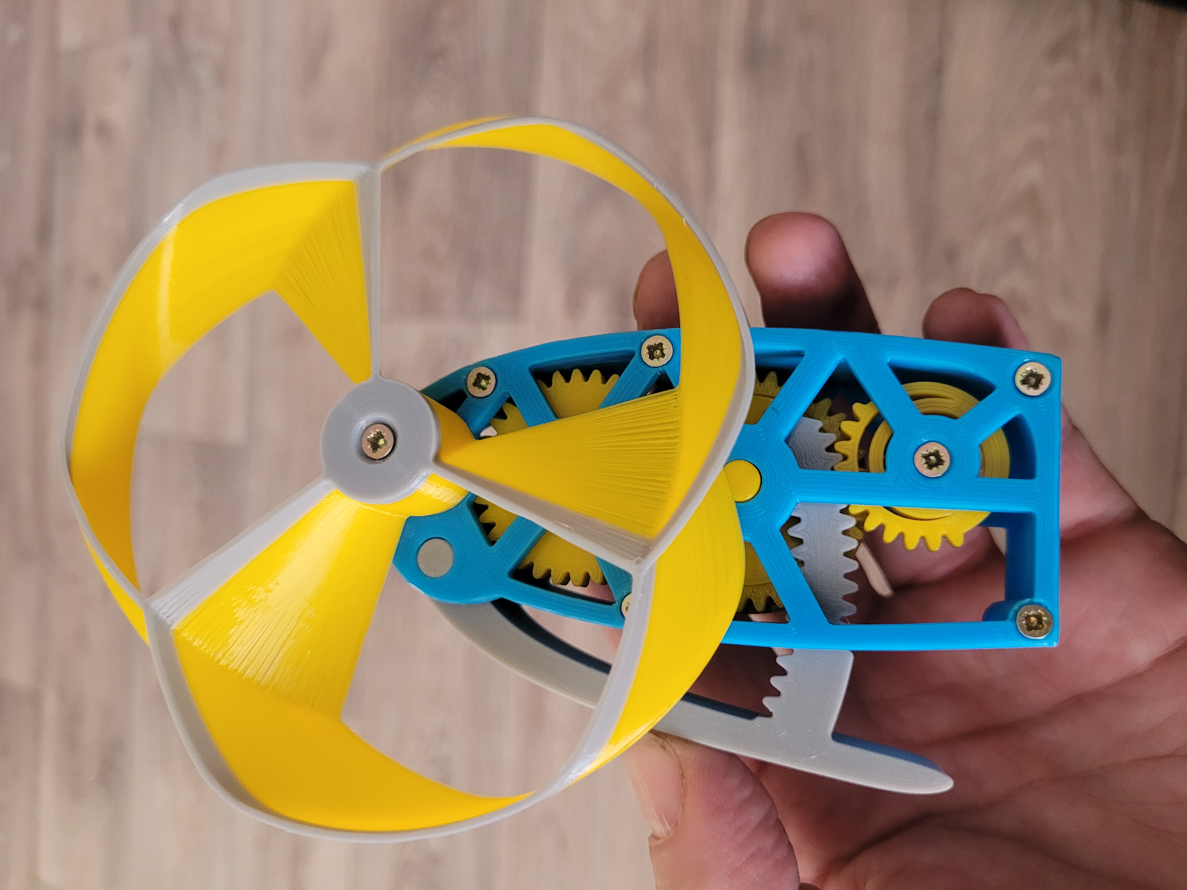 Ratcheting Squeeze Fan (remix)