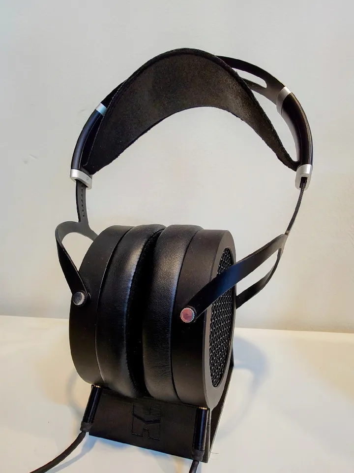 Hifiman Sundara cradle/stand by Rob the 3D Printing Dad Download