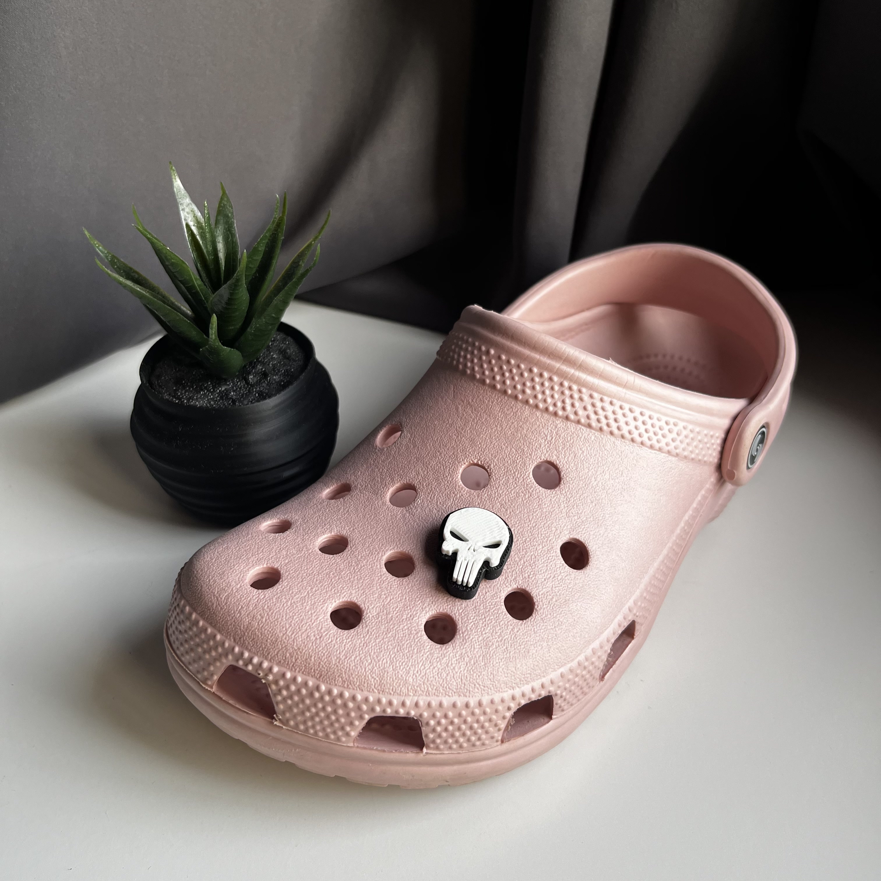 Croc punisher skull charm