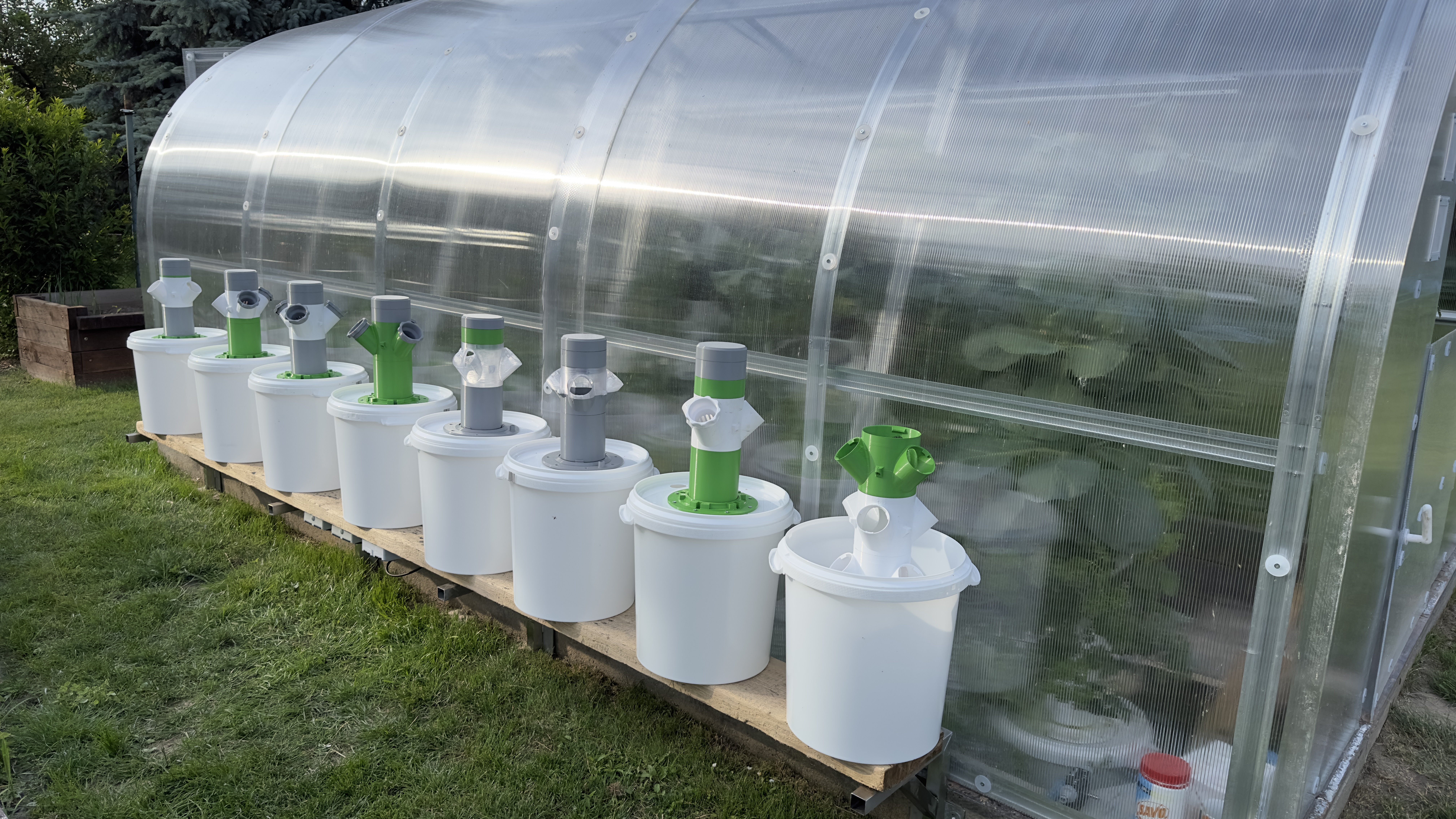 Hydroponic tower